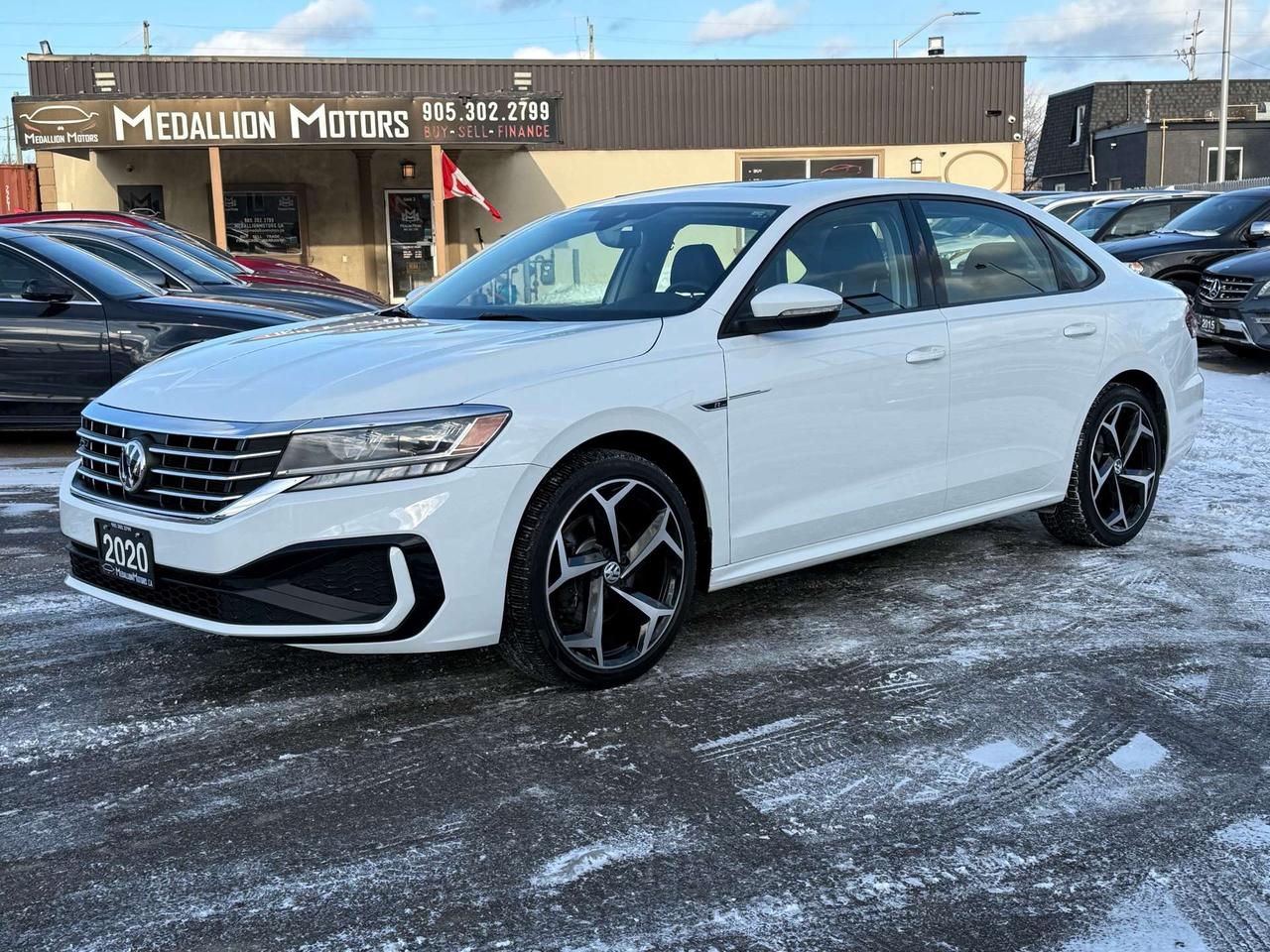 2020 Volkswagen Passat Execline R-Line  ACCIDENT FREE 1-OWNER MINT Photo0