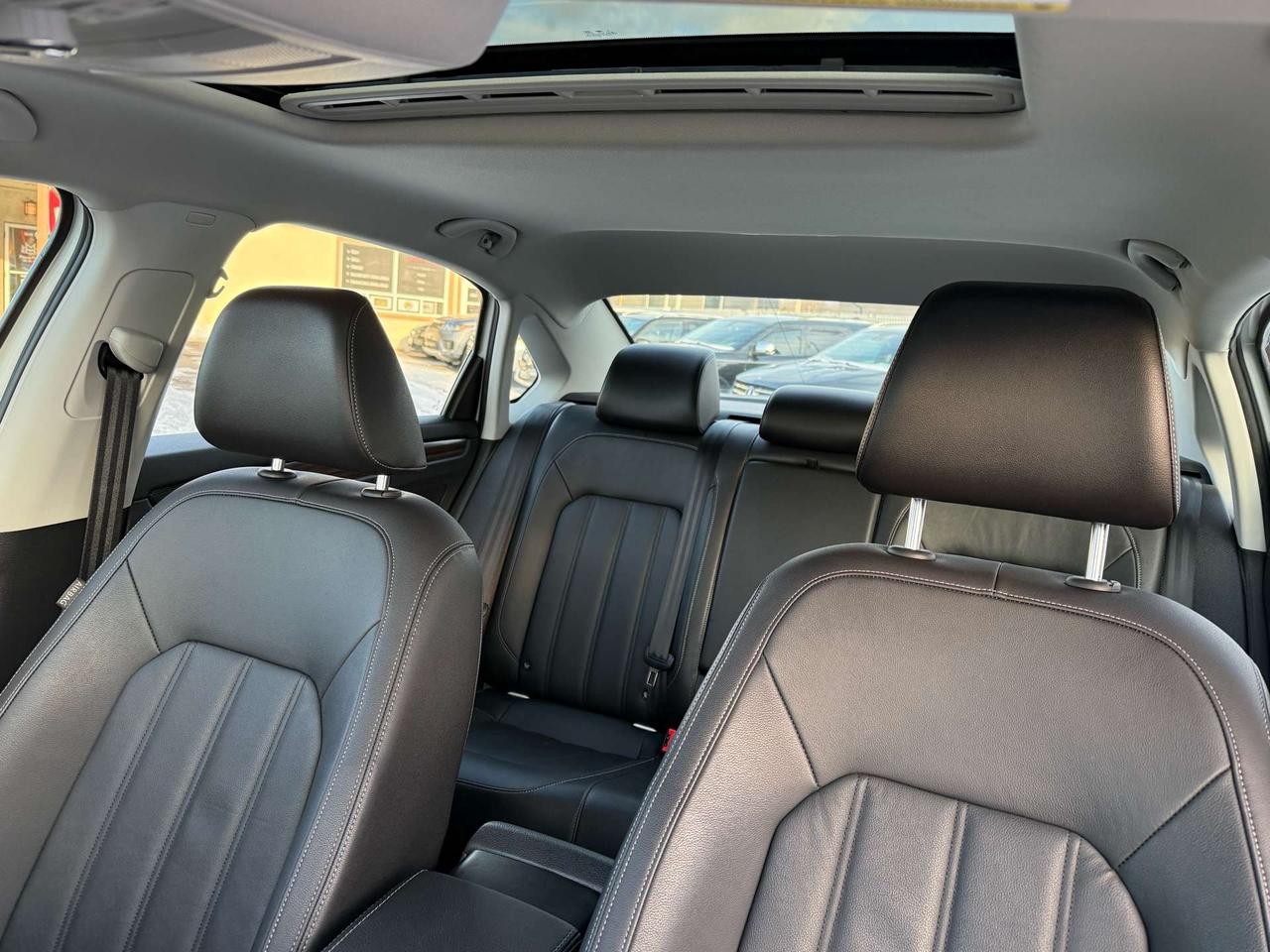 2020 Volkswagen Passat Execline R-Line  ACCIDENT FREE 1-OWNER MINT Photo