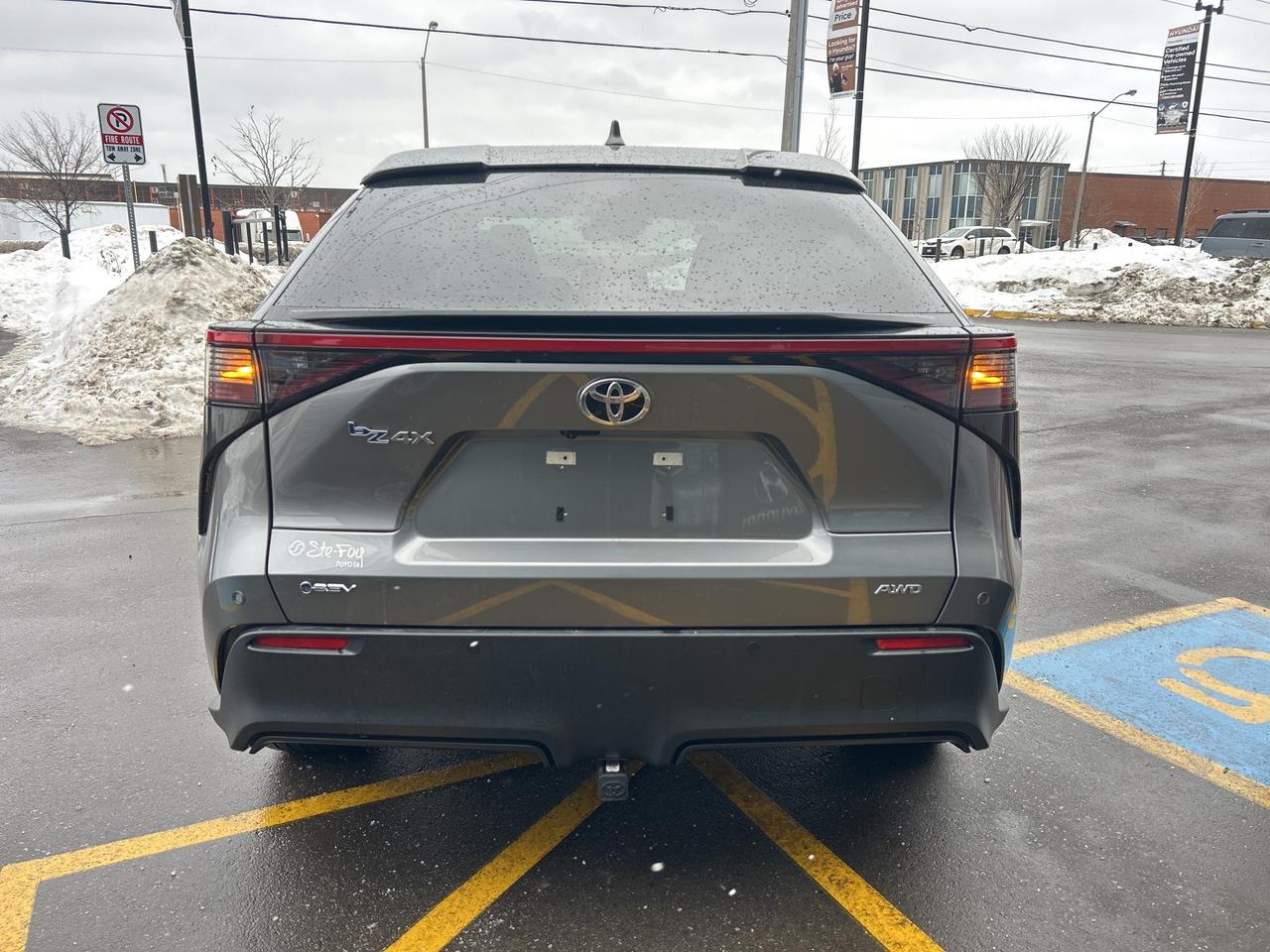 2024 Toyota bZ4X XLE AWD   CLEAN CARFAX   ONE OWNER Photo3