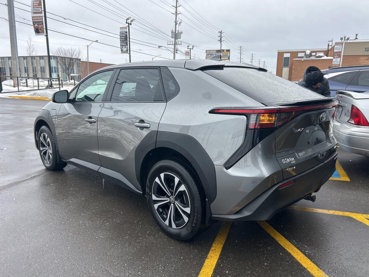 2024 Toyota bZ4X XLE AWD   CLEAN CARFAX   ONE OWNER Photo2