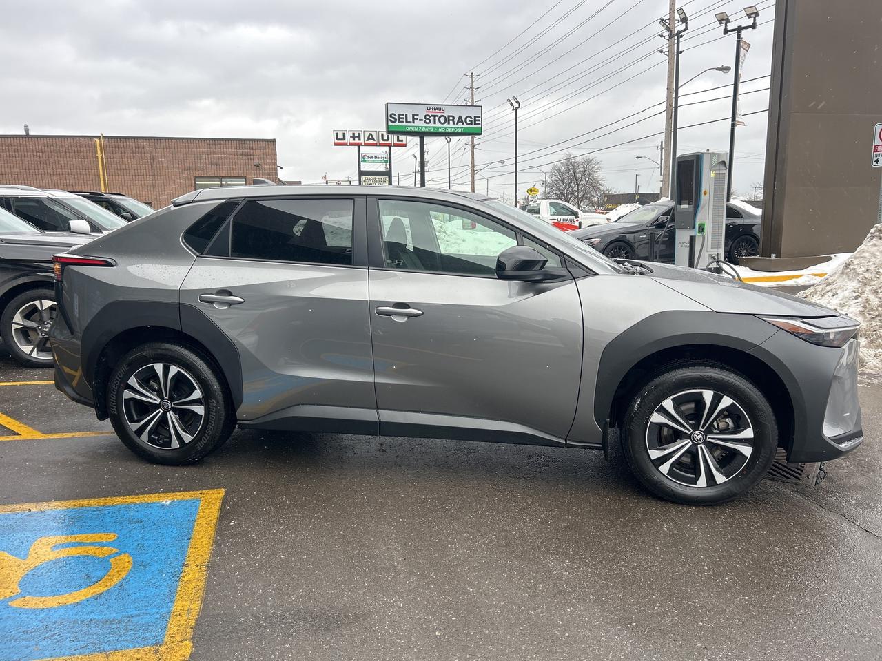 2024 Toyota bZ4X XLE AWD   CLEAN CARFAX   ONE OWNER Photo