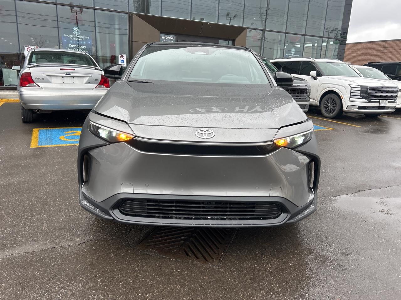 2024 Toyota bZ4X XLE AWD   CLEAN CARFAX   ONE OWNER Photo
