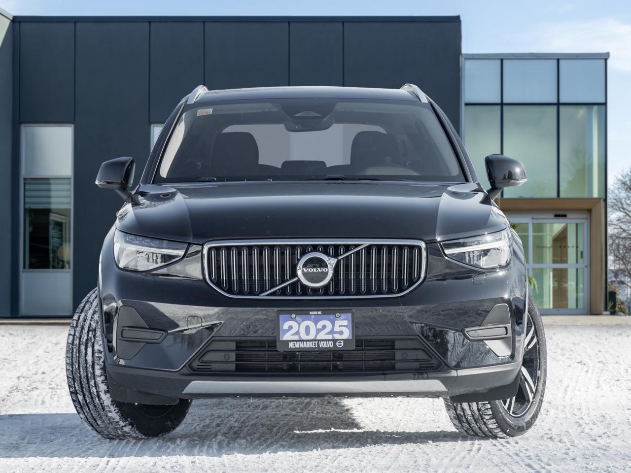 2025 Volvo XC40 B5 AWD Core Bright Theme  CPO FIN RATE 3.49%*-4%* Photo