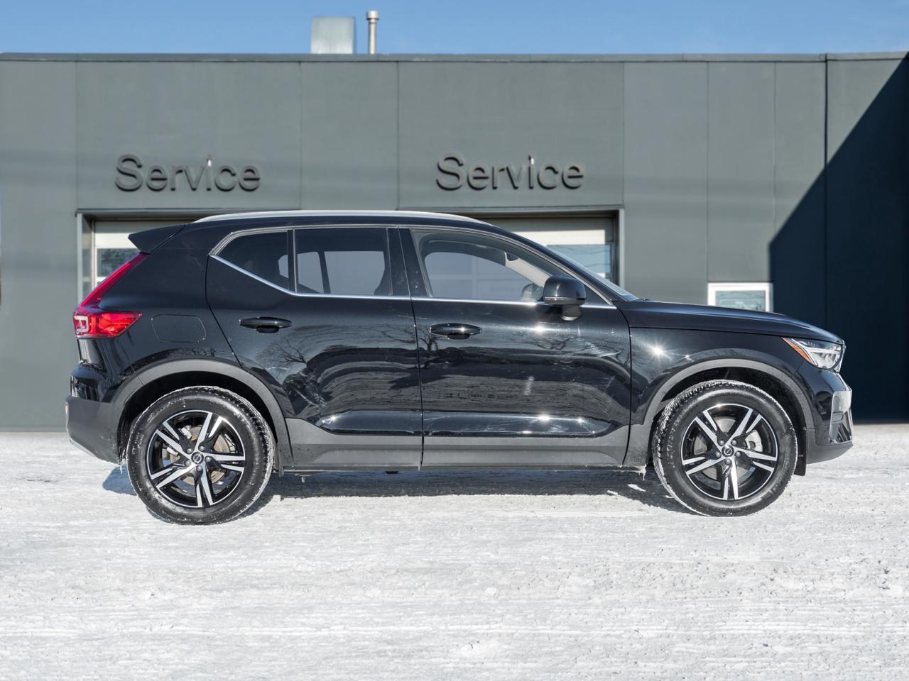 2025 Volvo XC40 B5 AWD Core Bright Theme  CPO FIN RATE 3.49%*-4%* Photo