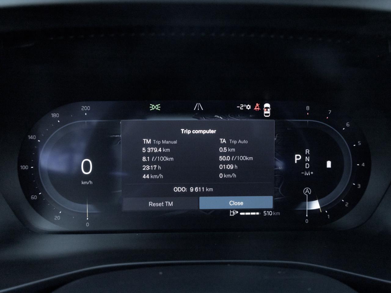 2025 Volvo XC40 B5 AWD Core Bright Theme  CPO FIN RATE 3.49%*-4%* Photo