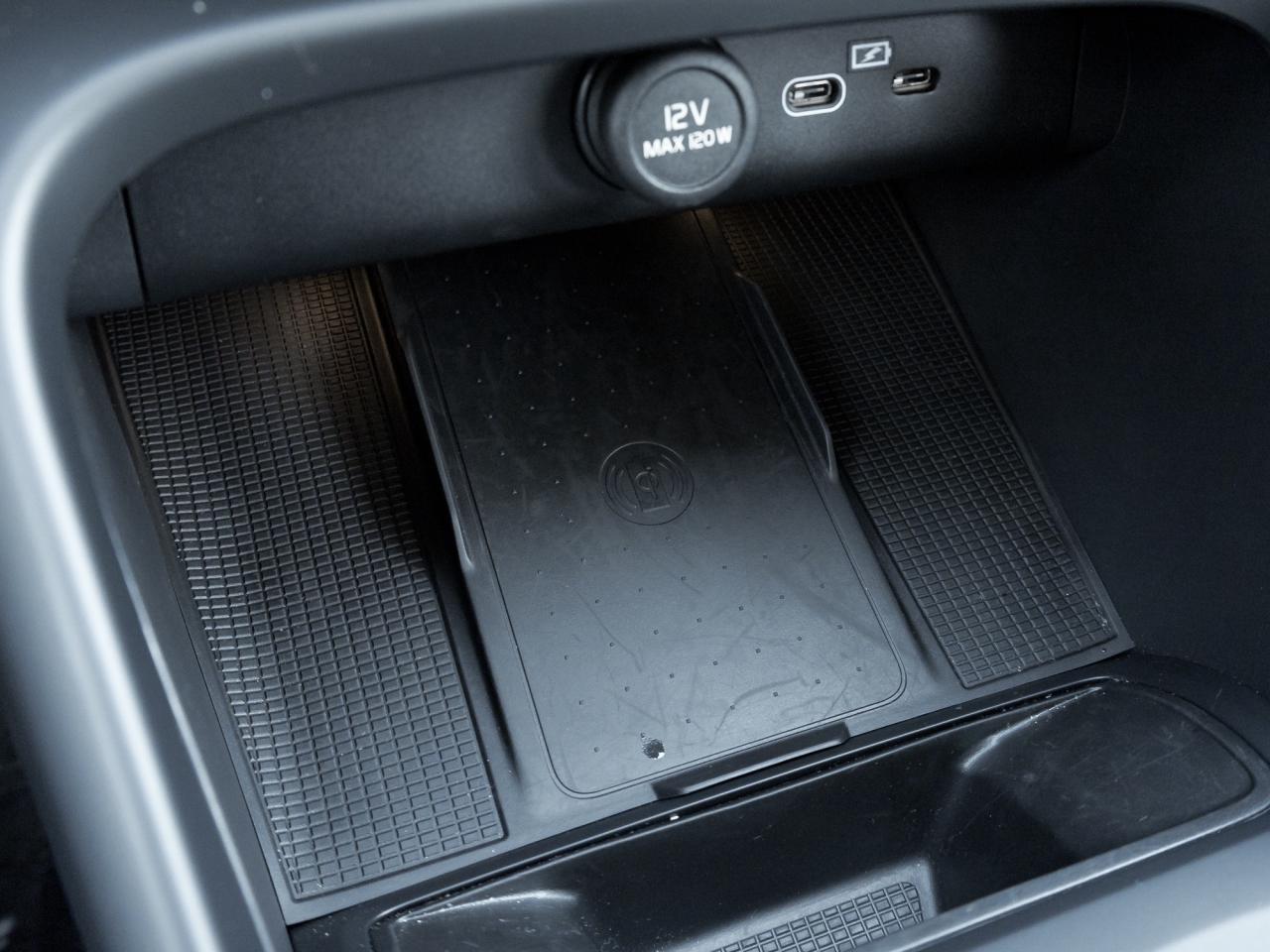 2025 Volvo XC40 B5 AWD Core Bright Theme  CPO FIN RATE 3.49%*-4%* Photo