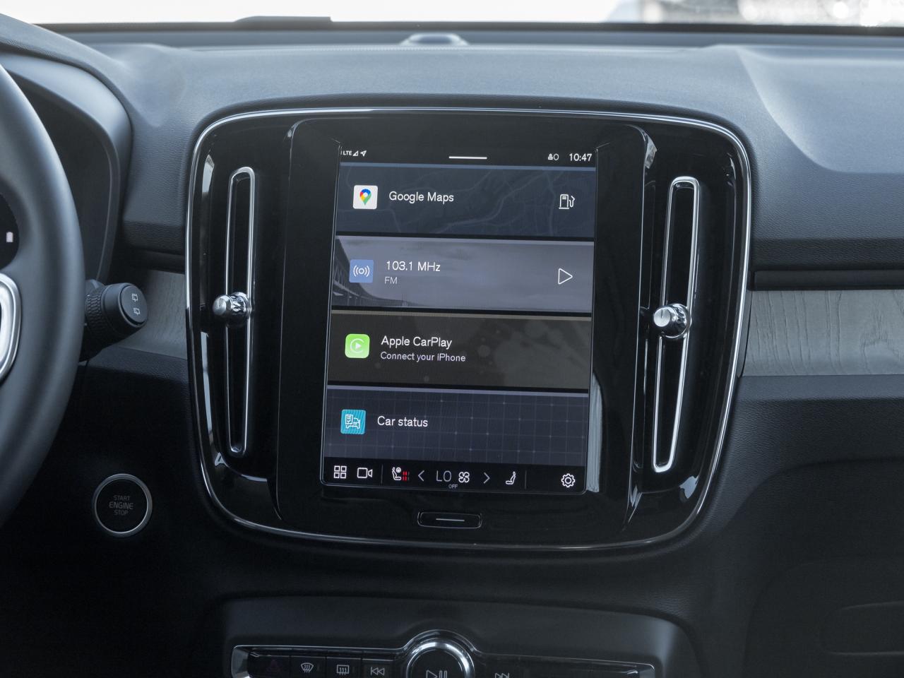 2025 Volvo XC40 B5 AWD Core Bright Theme  CPO FIN RATE 3.49%*-4%* Photo