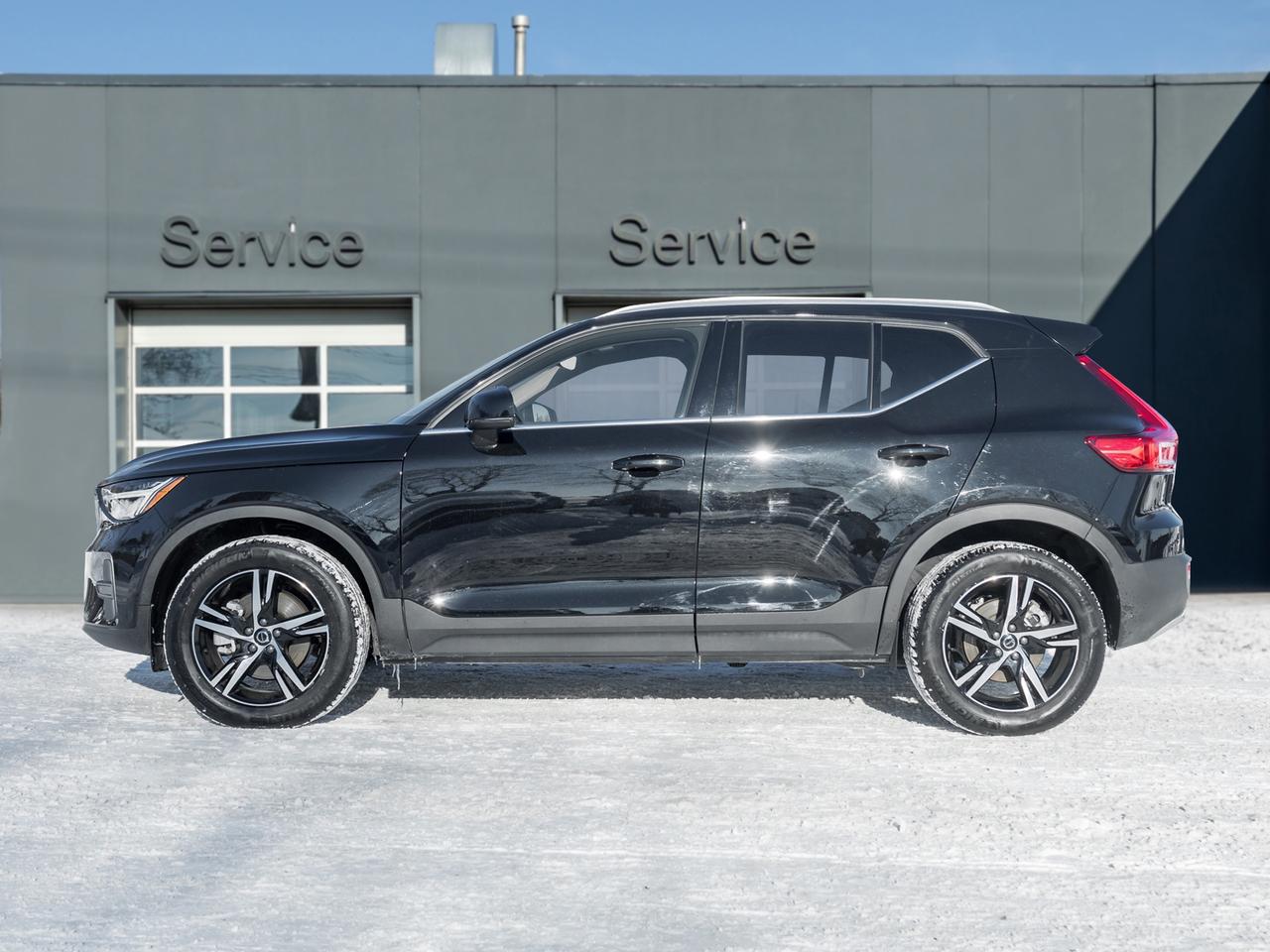 2025 Volvo XC40 B5 AWD Core Bright Theme  CPO FIN RATE 3.49%*-4%* Photo2