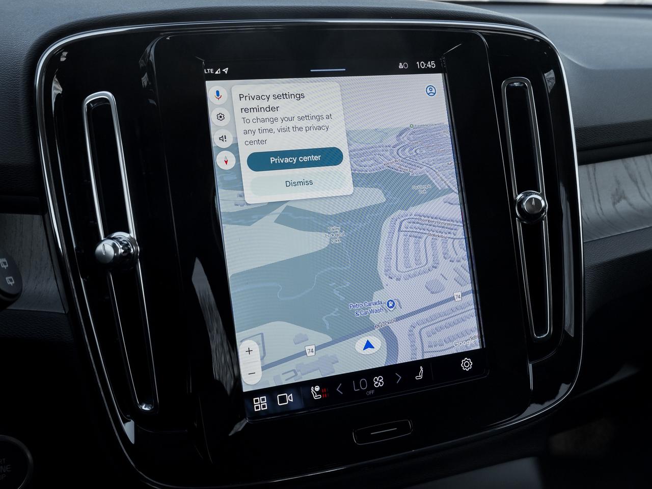 2025 Volvo XC40 B5 AWD Core Bright Theme  CPO FIN RATE 3.49%*-4%* Photo