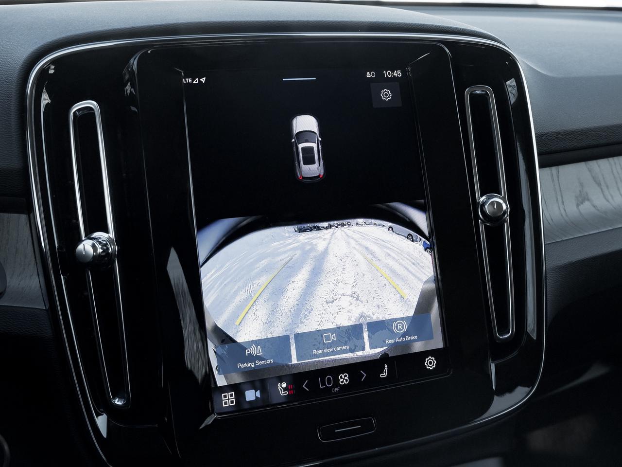 2025 Volvo XC40 B5 AWD Core Bright Theme  CPO FIN RATE 3.49%*-4%* Photo