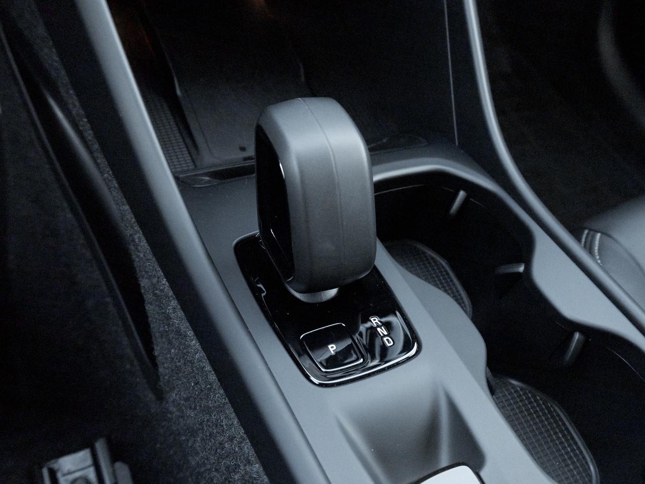 2025 Volvo XC40 B5 AWD Core Bright Theme  CPO FIN RATE 3.49%*-4%* Photo