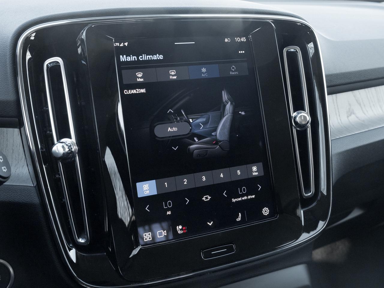 2025 Volvo XC40 B5 AWD Core Bright Theme  CPO FIN RATE 3.49%*-4%* Photo