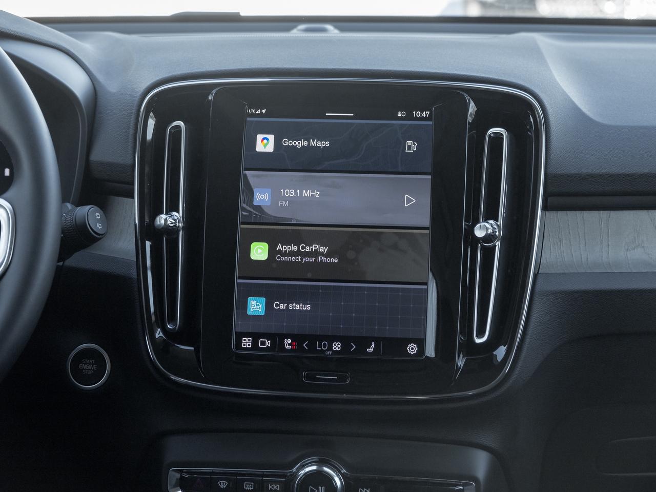 2025 Volvo XC40 B5 AWD Core Bright Theme  CPO FIN RATE 3.49%*-4%* Photo