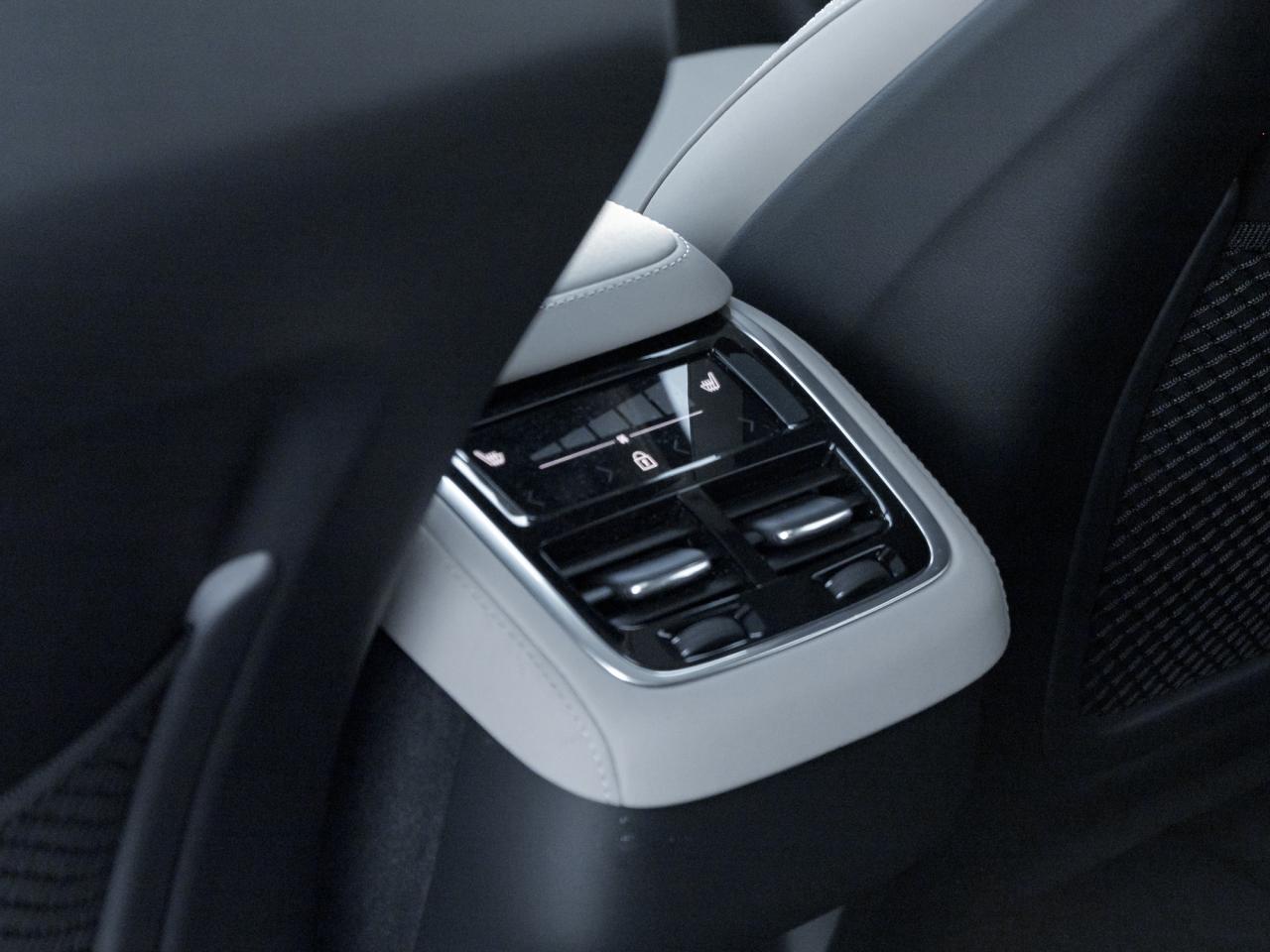 2025 Volvo XC90 2025.5 B6 AWD Bright Theme 7-Seater  CARDAMOM  CPO Photo