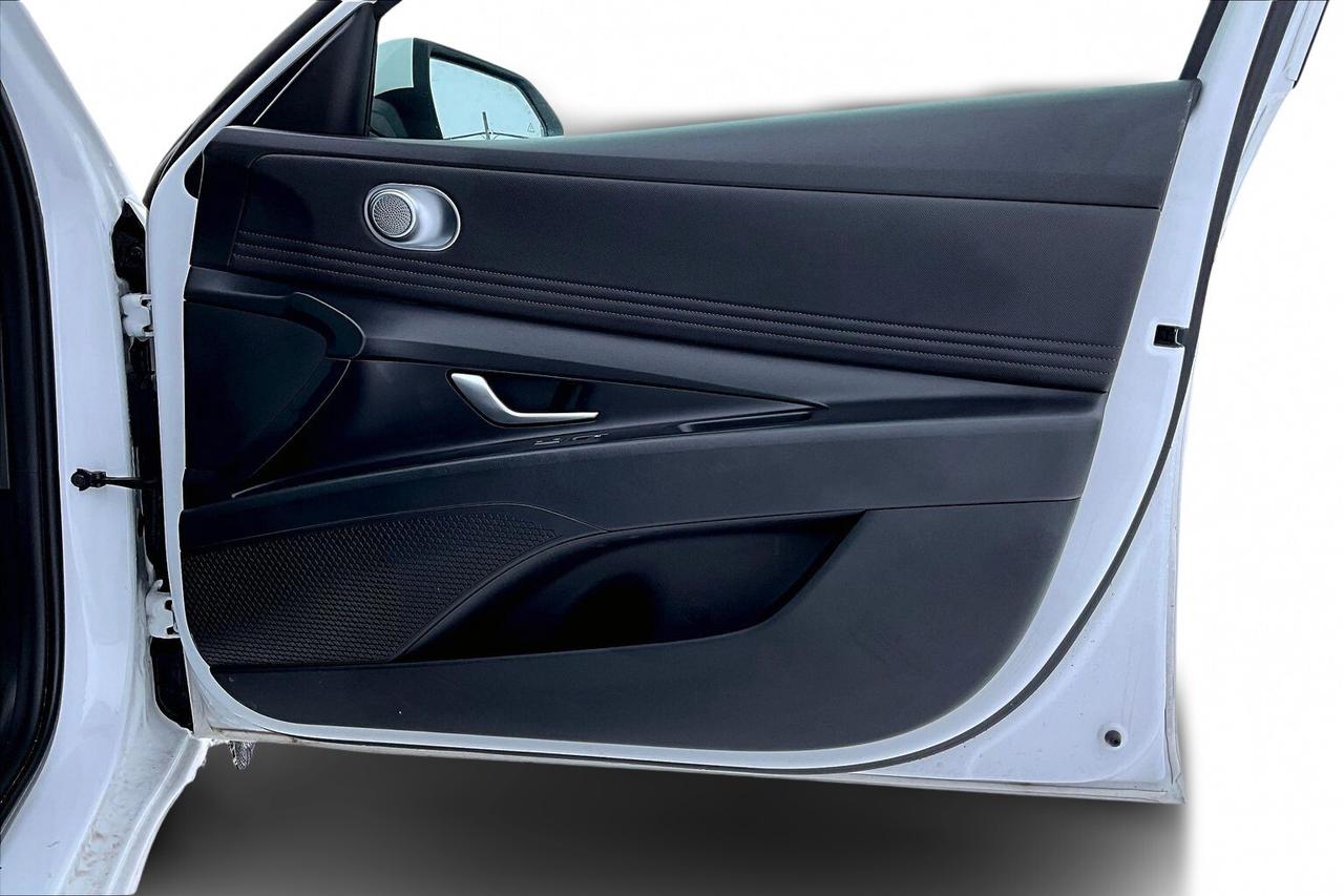 2023 Hyundai Elantra PREFERRED   HEATED SEATS/STEER   BLINDSPOT ASSIST Photo