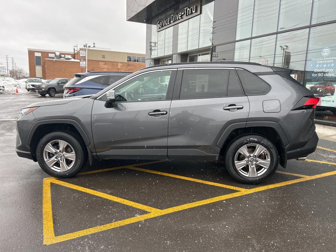 2022 Toyota RAV4 XLE AWD   CLEAN CARFAX Photo
