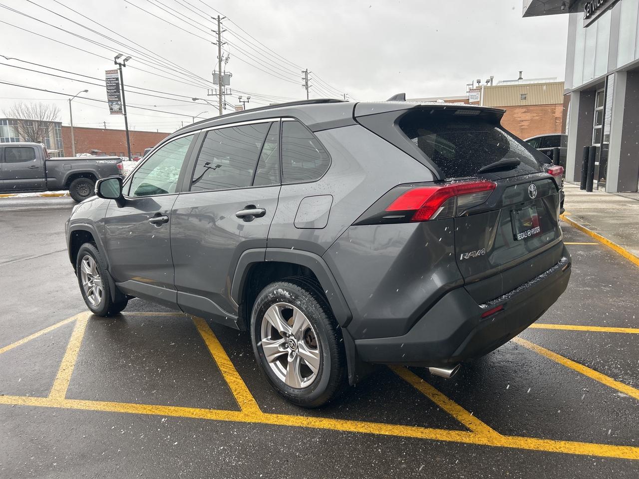 2022 Toyota RAV4 XLE AWD   CLEAN CARFAX Photo2