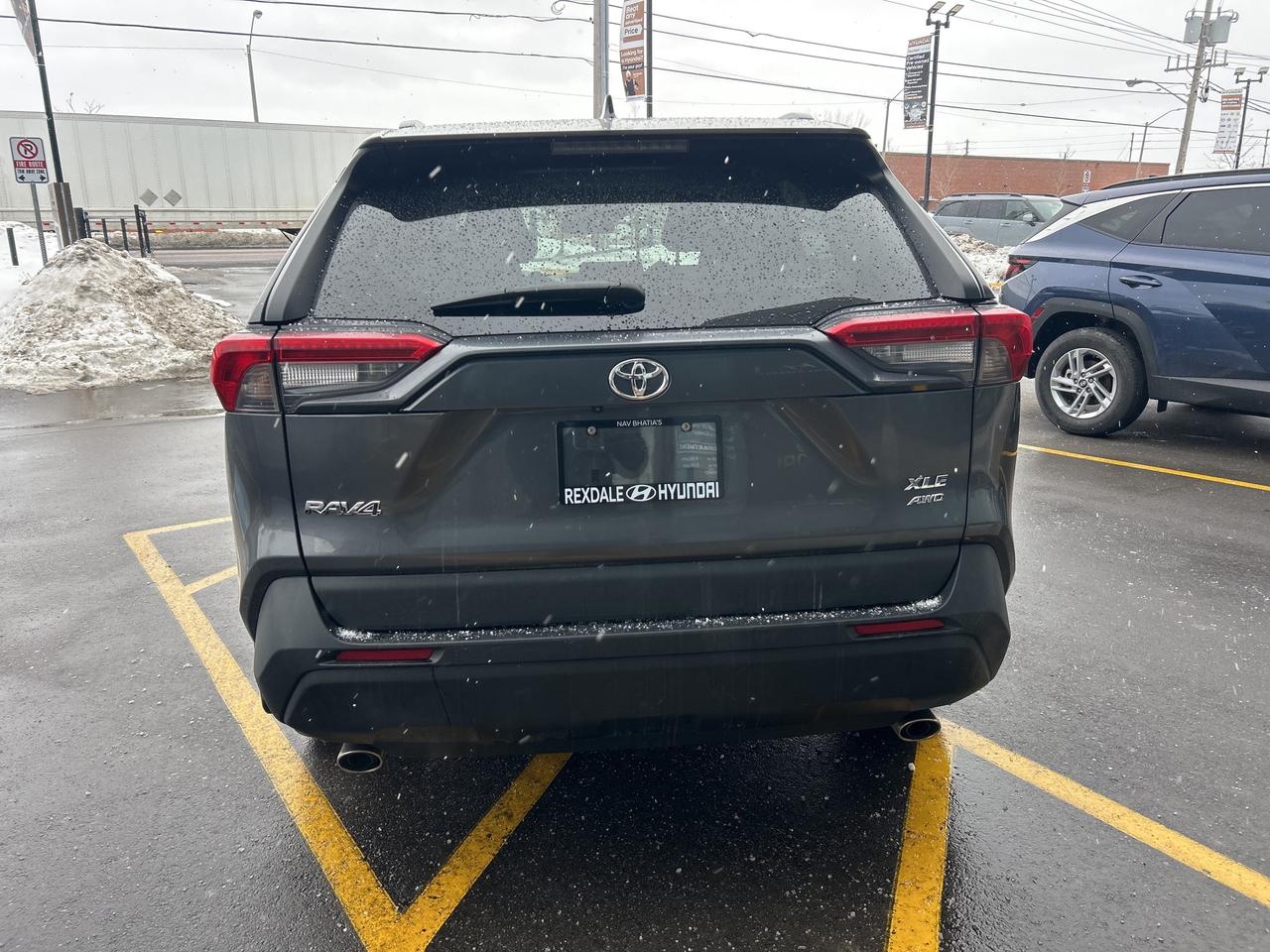2022 Toyota RAV4 XLE AWD   CLEAN CARFAX Photo