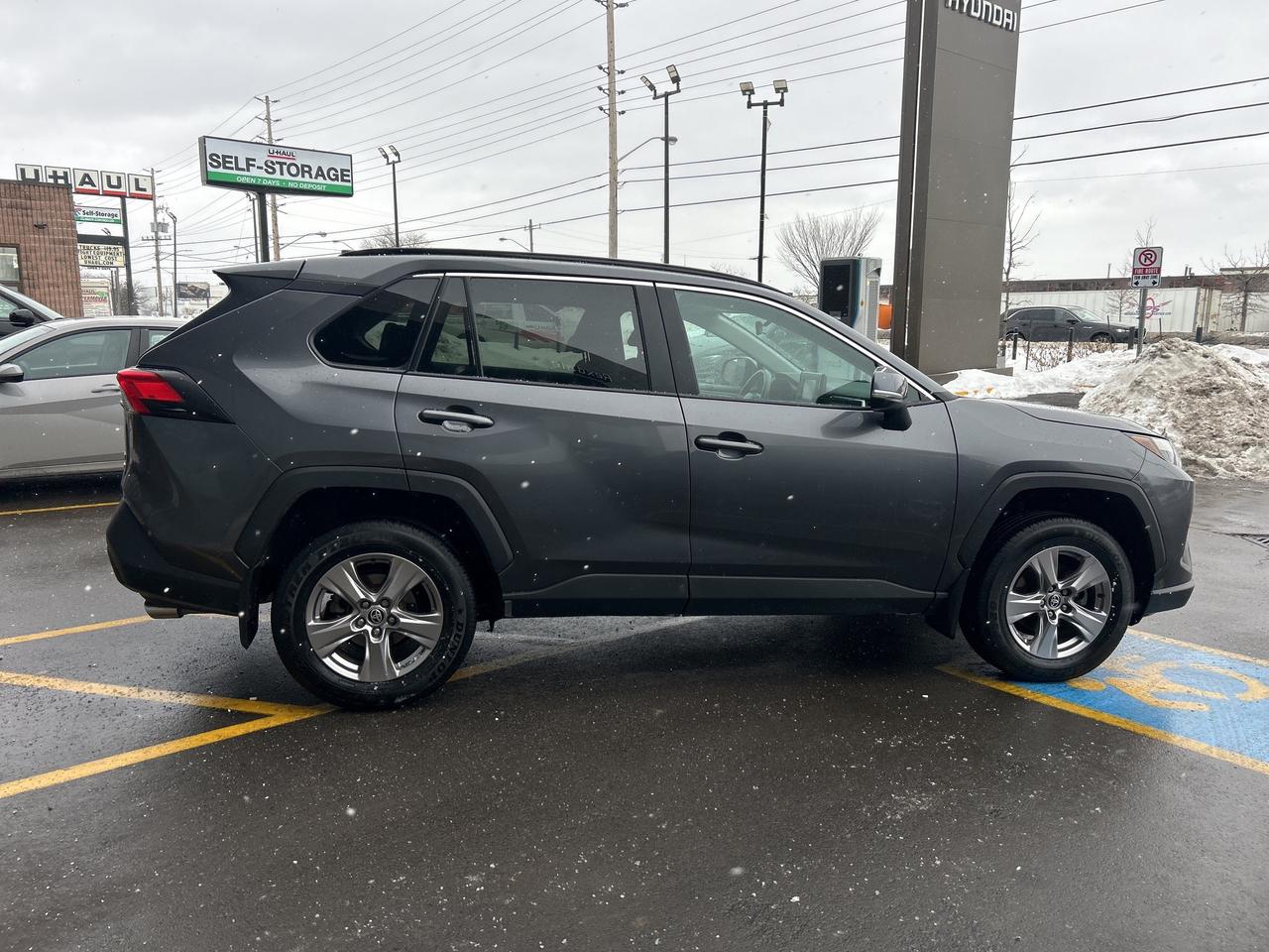 2022 Toyota RAV4 XLE AWD   CLEAN CARFAX Photo