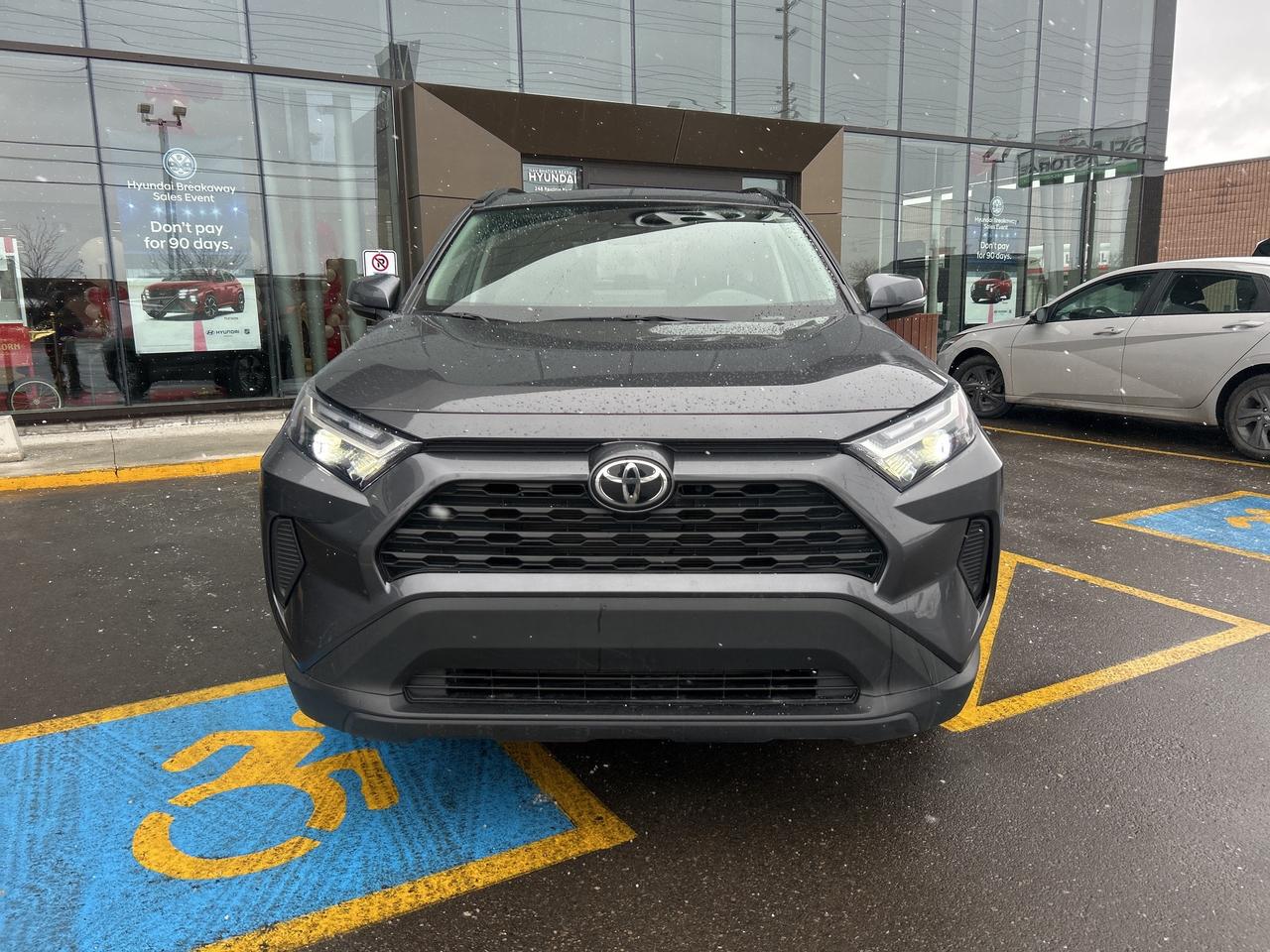 2022 Toyota RAV4 XLE AWD   CLEAN CARFAX Photo