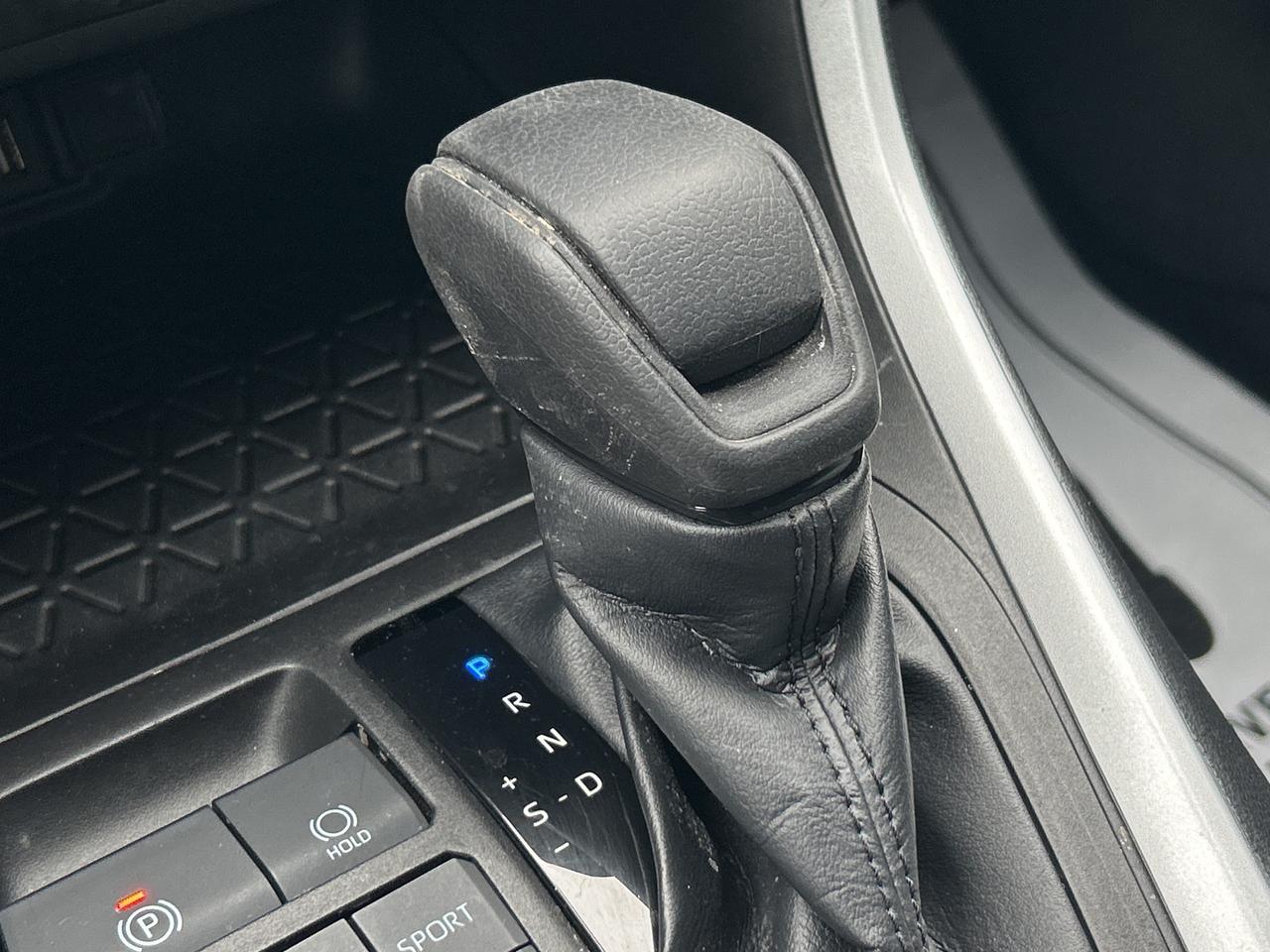 2022 Toyota RAV4 XLE AWD   CLEAN CARFAX Photo