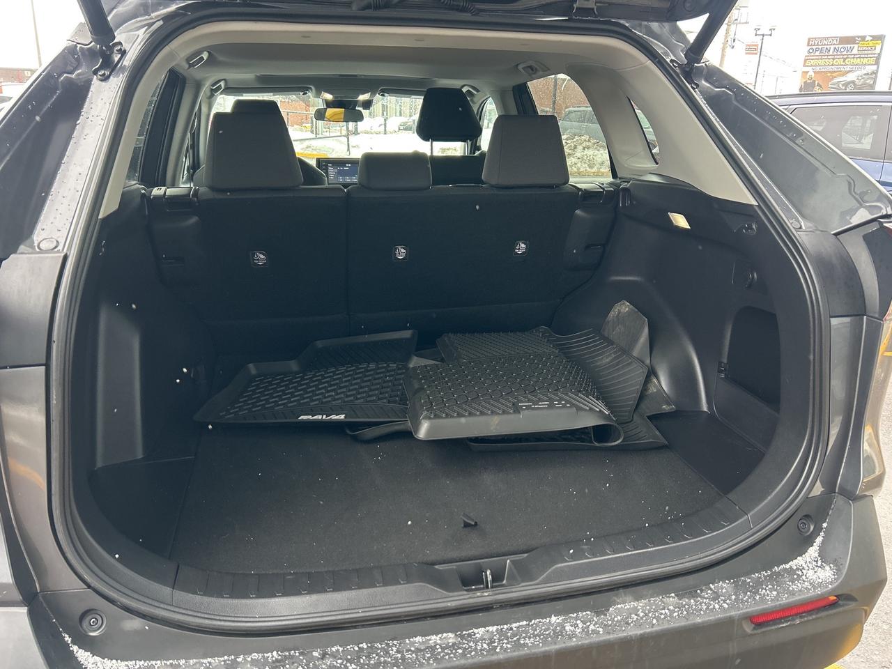 2022 Toyota RAV4 XLE AWD   CLEAN CARFAX Photo