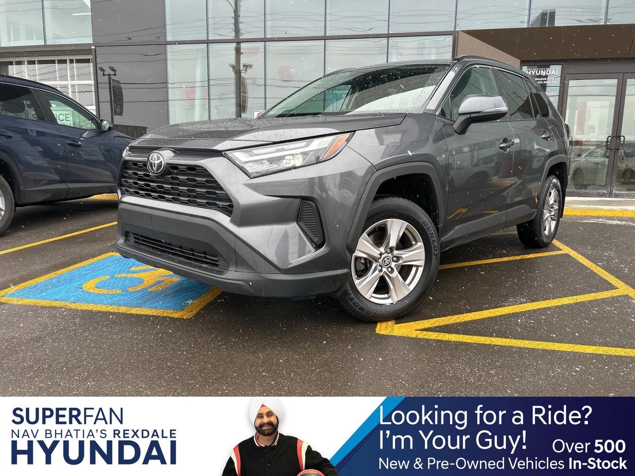 2022 Toyota RAV4 XLE AWD   CLEAN CARFAX Photo0