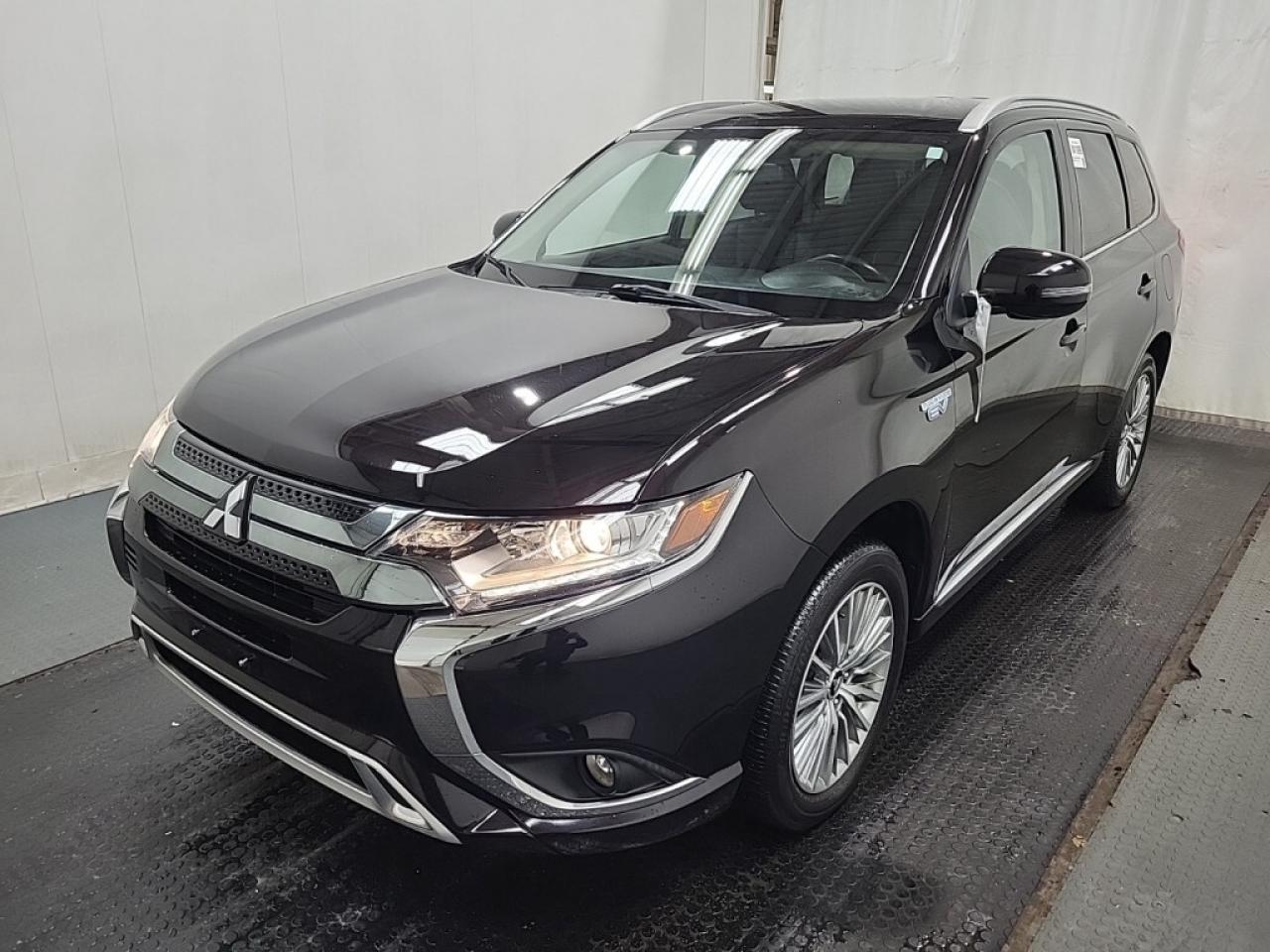 2020 Mitsubishi Outlander PHEV SEL 4dr AWC Automatic Photo0