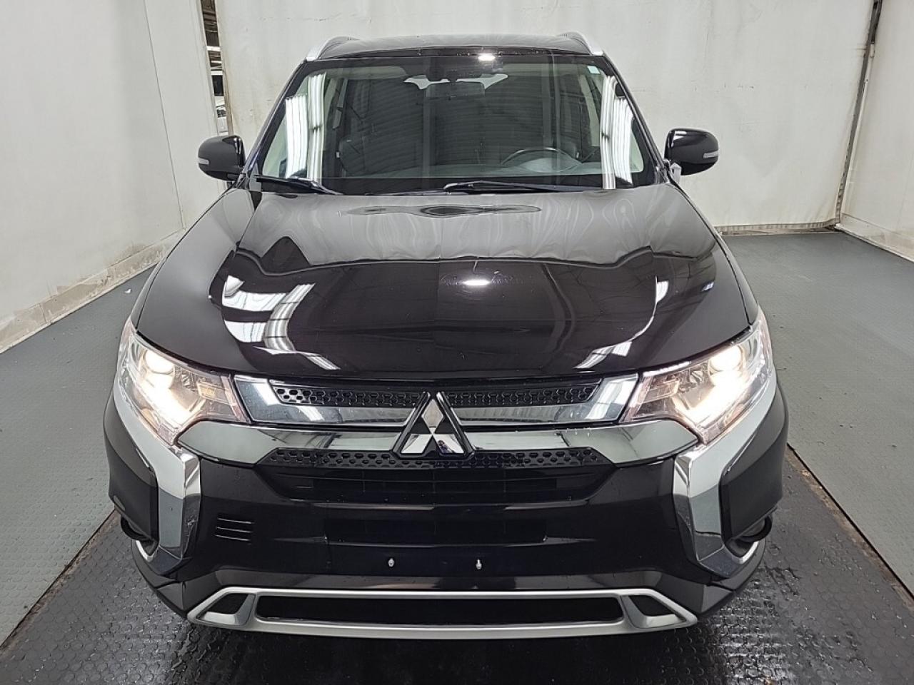 2020 Mitsubishi Outlander PHEV SEL 4dr AWC Automatic Photo3