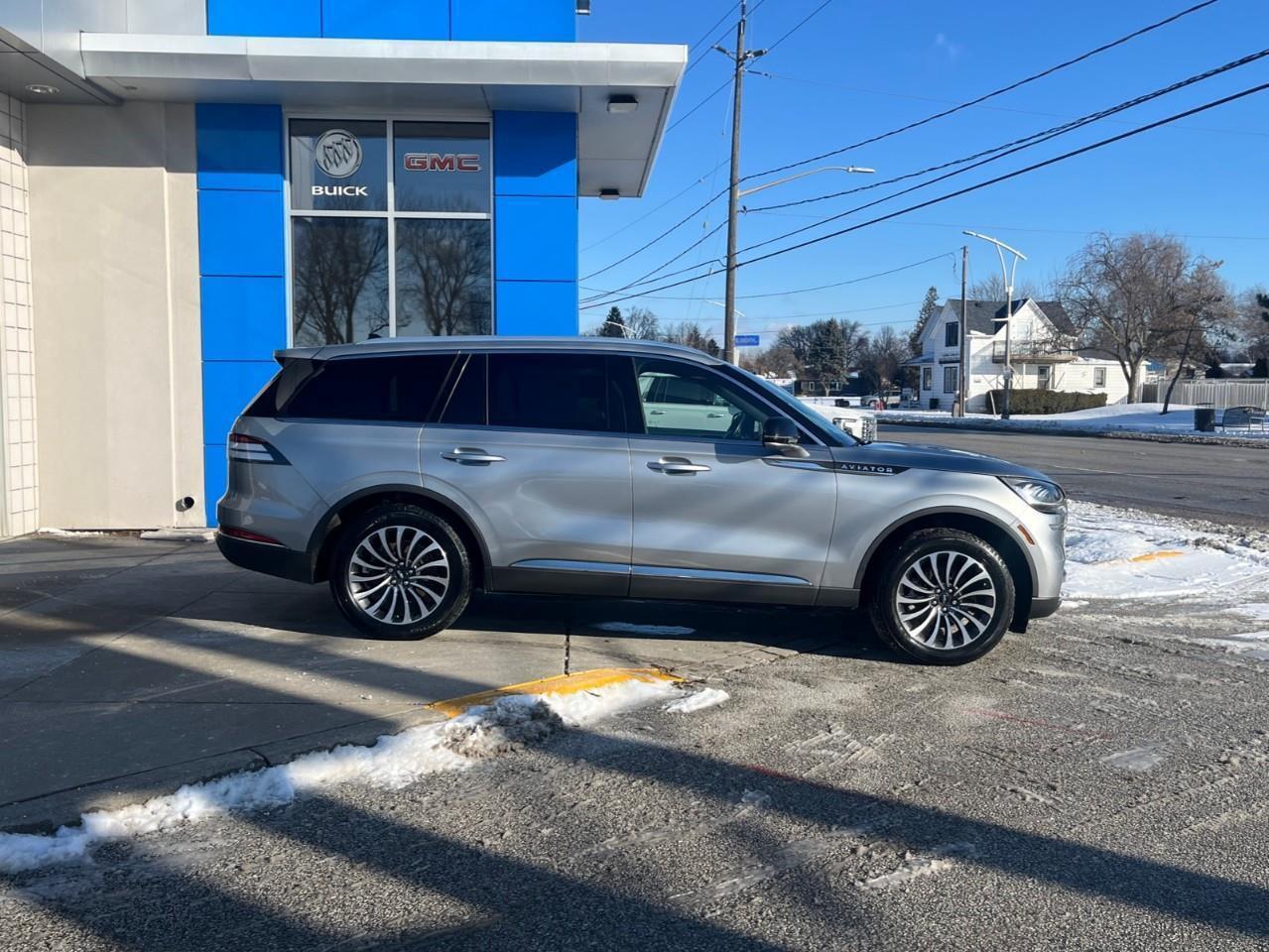 2023 Lincoln Aviator RESERVE PREMIUM FIT AND FINISH Photo3