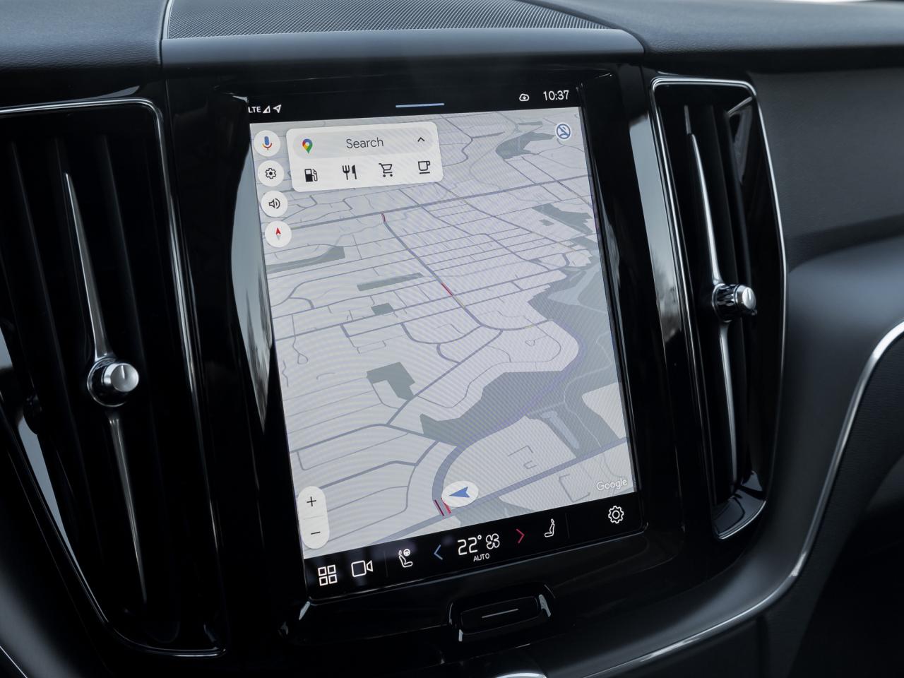 2025 Volvo XC60 B5 AWD Core Dark Theme  19" ALLOY WHEEL  VOLVO CPO Photo