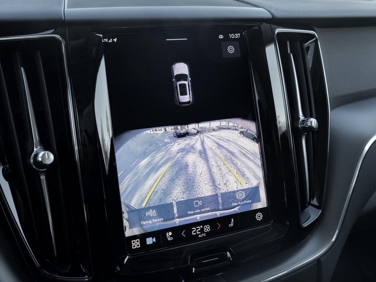 2025 Volvo XC60 B5 AWD Core Dark Theme  19" ALLOY WHEEL  VOLVO CPO Photo