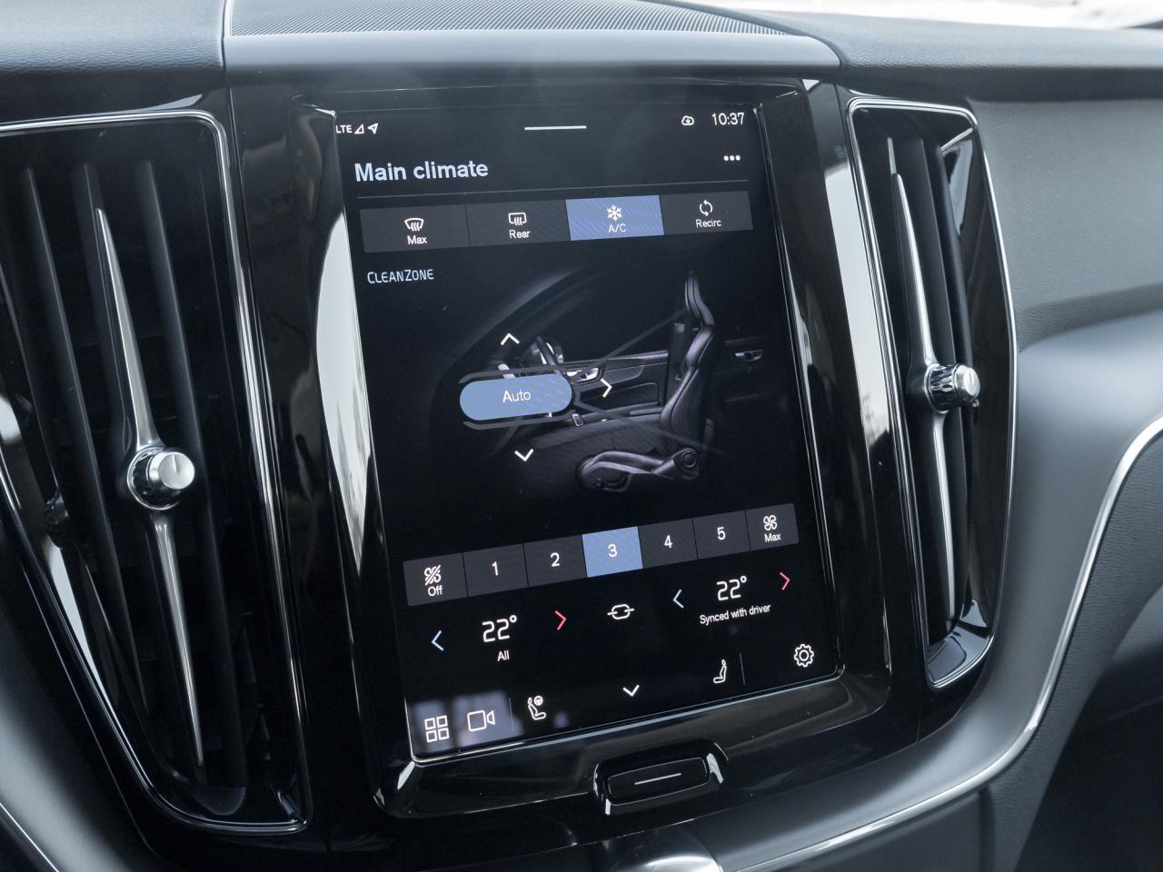 2025 Volvo XC60 B5 AWD Core Dark Theme  19" ALLOY WHEEL  VOLVO CPO Photo