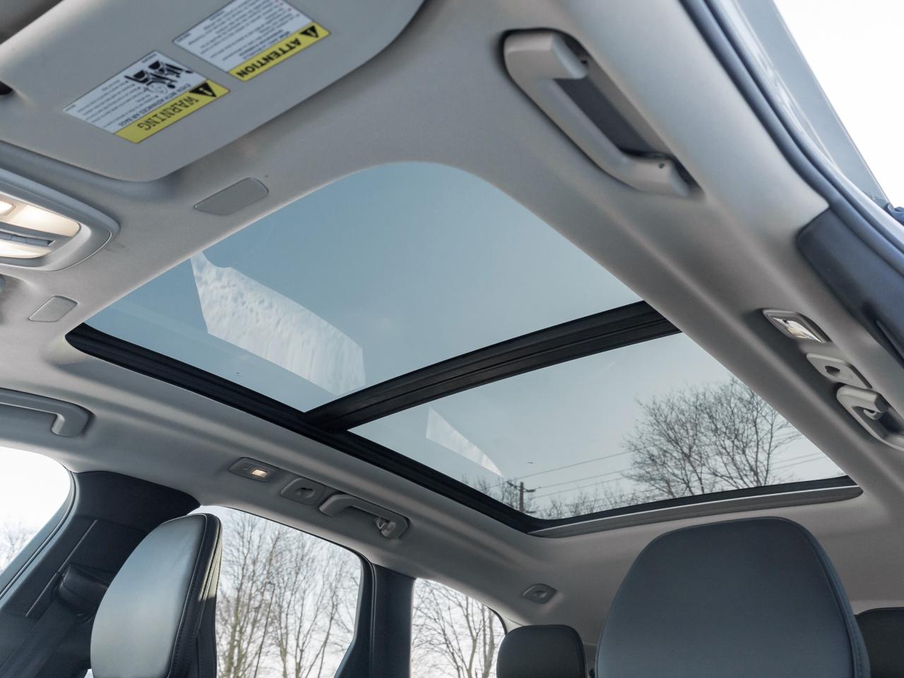 2025 Volvo XC60 B5 AWD Core Dark Theme  19" ALLOY WHEEL  VOLVO CPO Photo