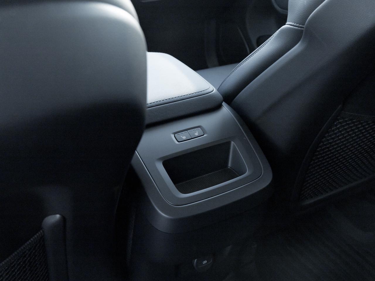 2025 Volvo XC60 B5 AWD Core Dark Theme  19" ALLOY WHEEL  VOLVO CPO Photo