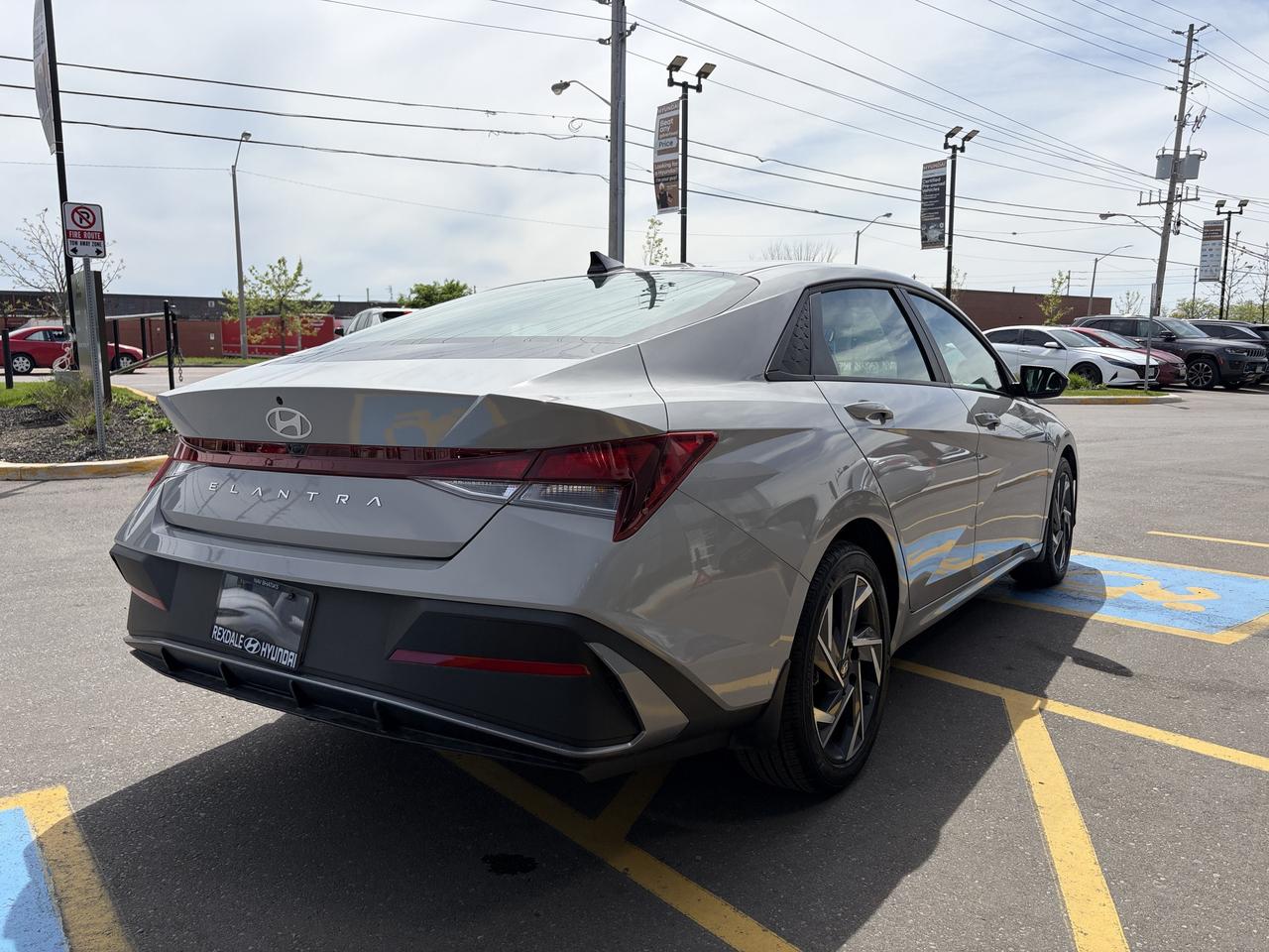 2025 Hyundai Elantra Preferred IVT w-Tech Pkg   Starting from 4.69% OAC Photo4