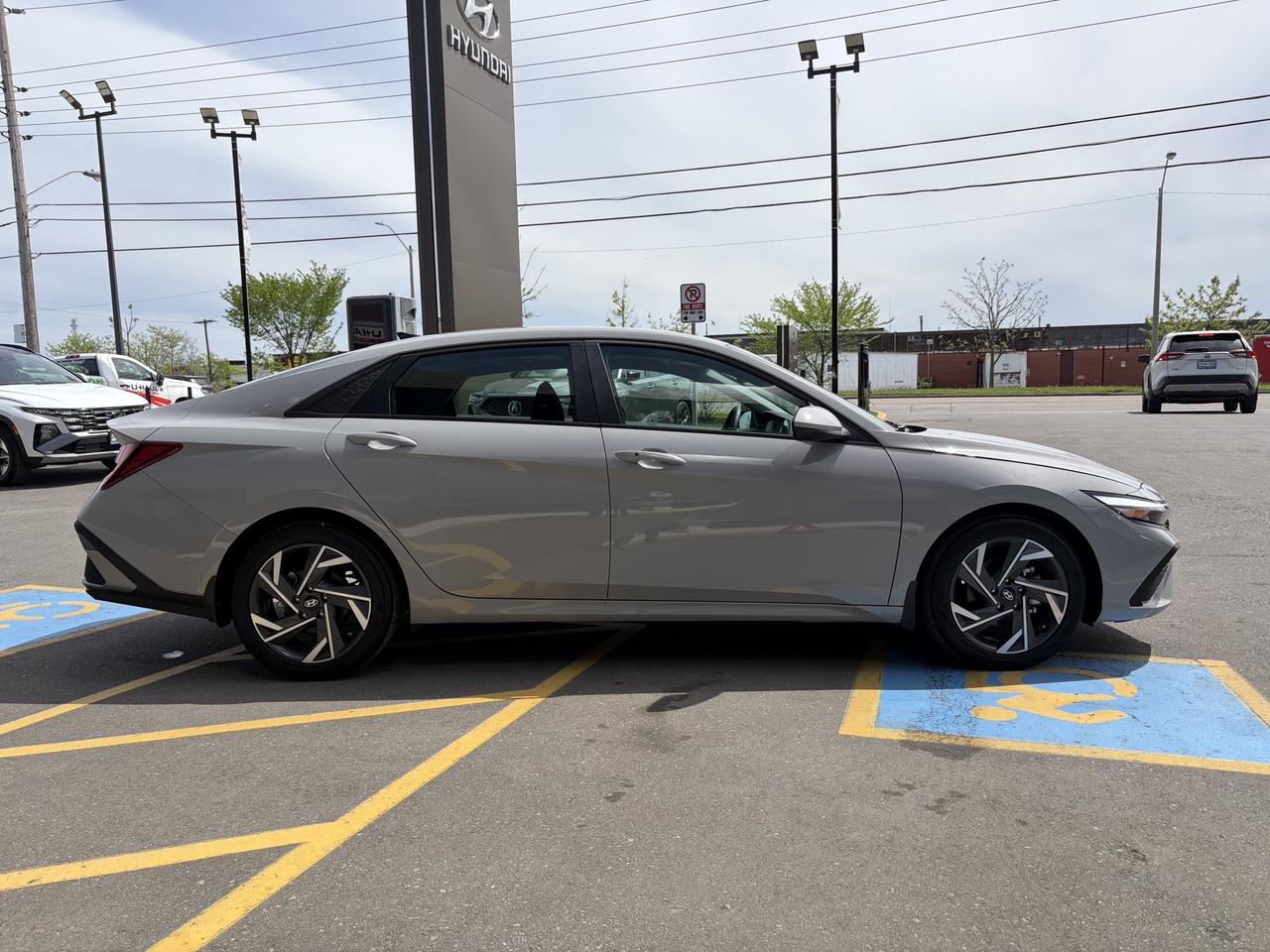2025 Hyundai Elantra Preferred IVT w-Tech Pkg   Starting from 4.69% OAC Photo