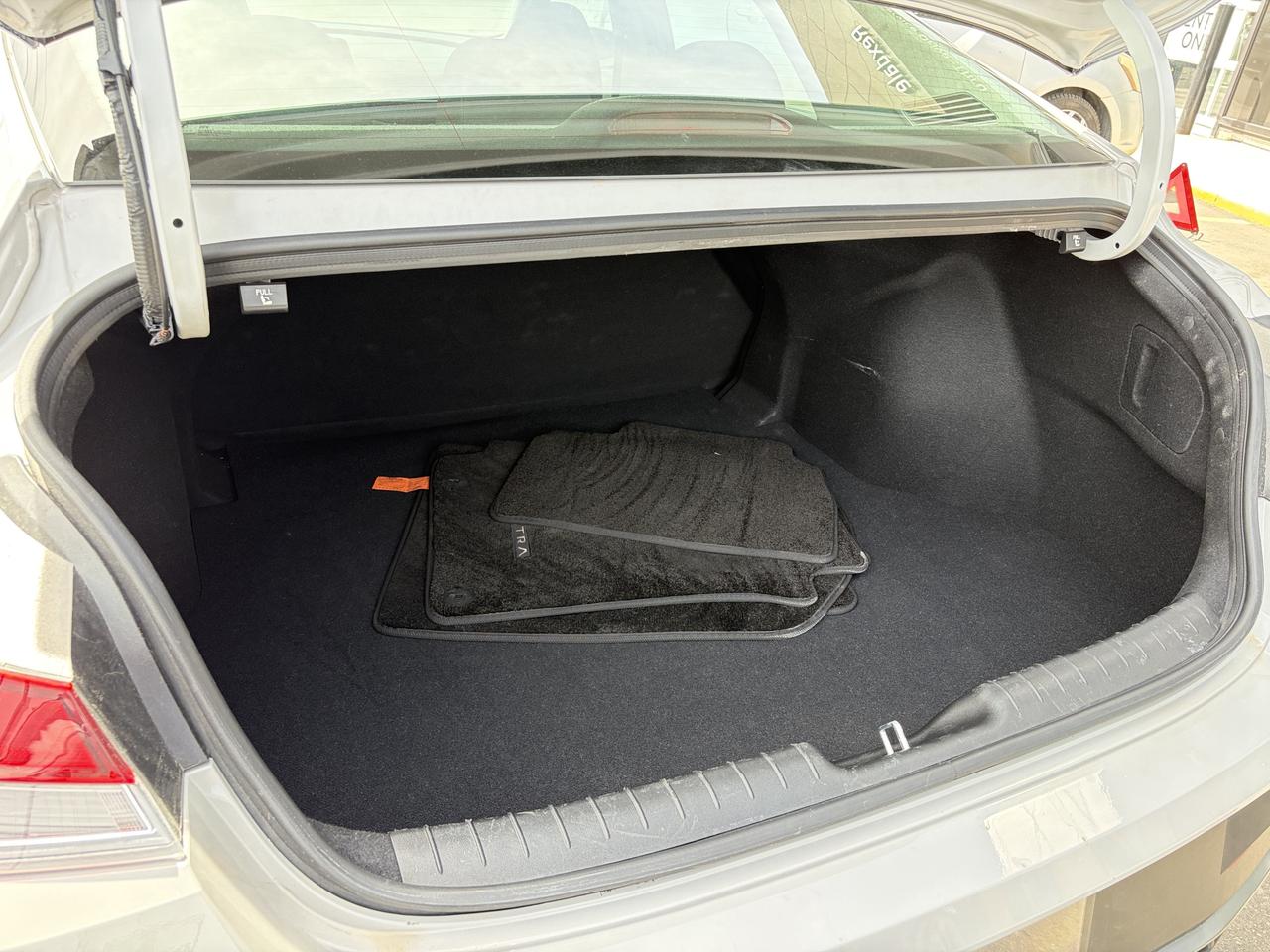 2025 Hyundai Elantra Preferred IVT w-Tech Pkg   Starting from 4.69% OAC Photo