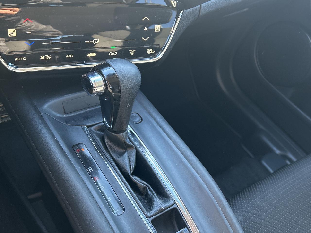 2020 Honda HR-V LX FWD CarPlay  Bluetooth Rear Camera H.Seats Photo