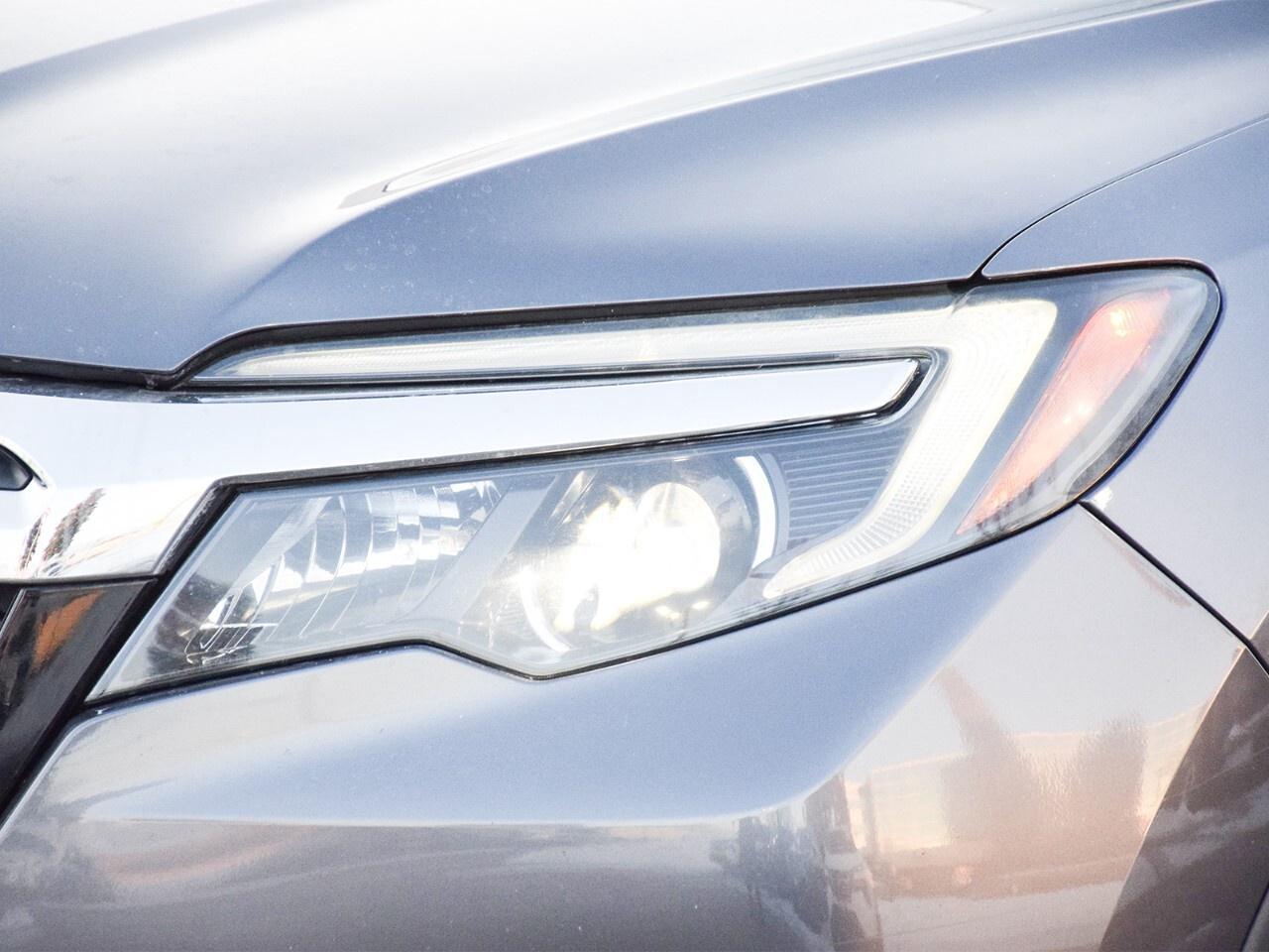 2018 Honda Ridgeline TOURING, HEATED AND COOLED SEATS, TONNEAU COVER Photo