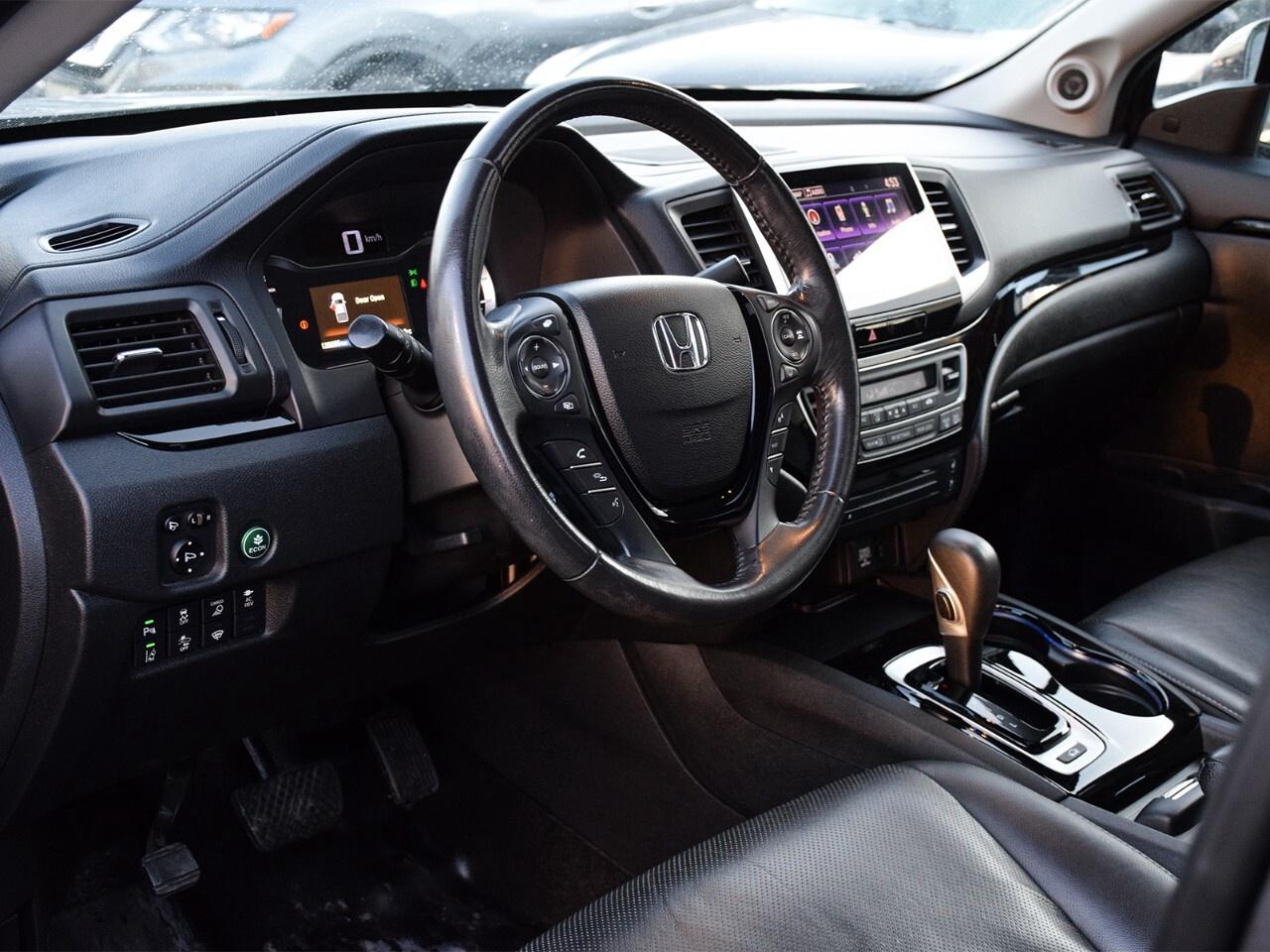 2018 Honda Ridgeline TOURING, HEATED AND COOLED SEATS, TONNEAU COVER Photo