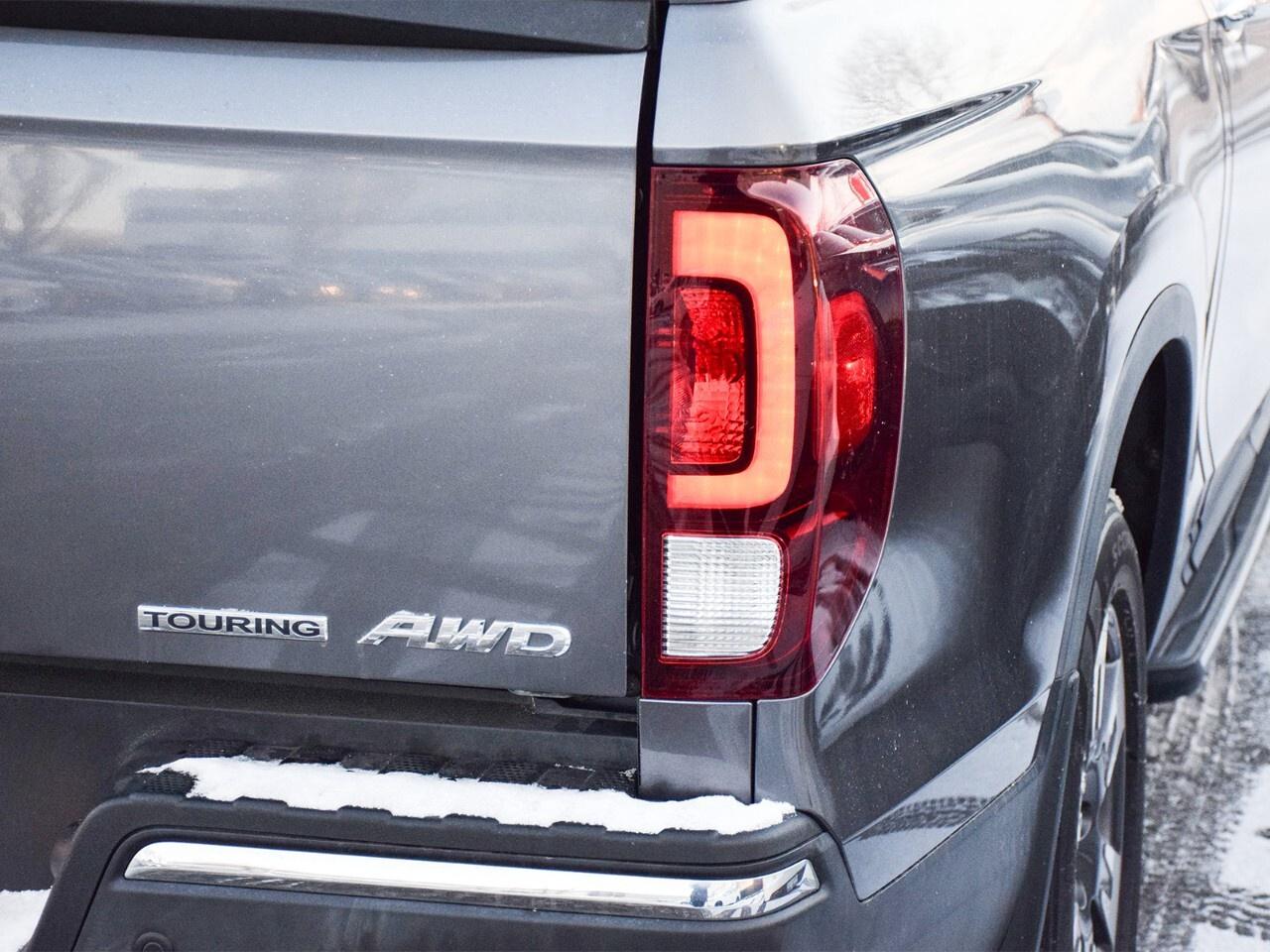 2018 Honda Ridgeline TOURING, HEATED AND COOLED SEATS, TONNEAU COVER Photo