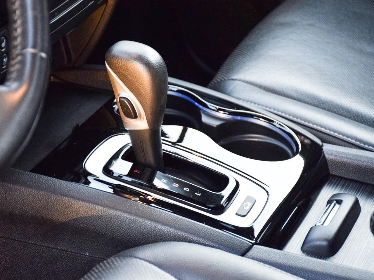 2018 Honda Ridgeline TOURING, HEATED AND COOLED SEATS, TONNEAU COVER Photo