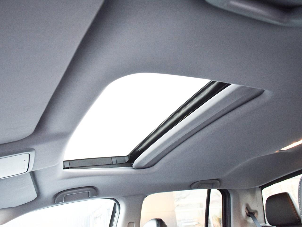 2018 Honda Ridgeline TOURING, HEATED AND COOLED SEATS, TONNEAU COVER Photo