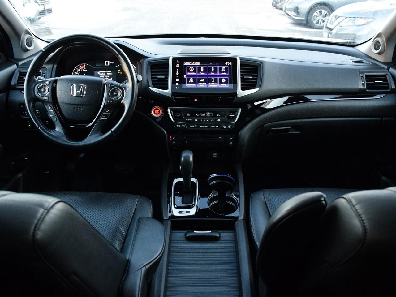 2018 Honda Ridgeline TOURING, HEATED AND COOLED SEATS, TONNEAU COVER Photo