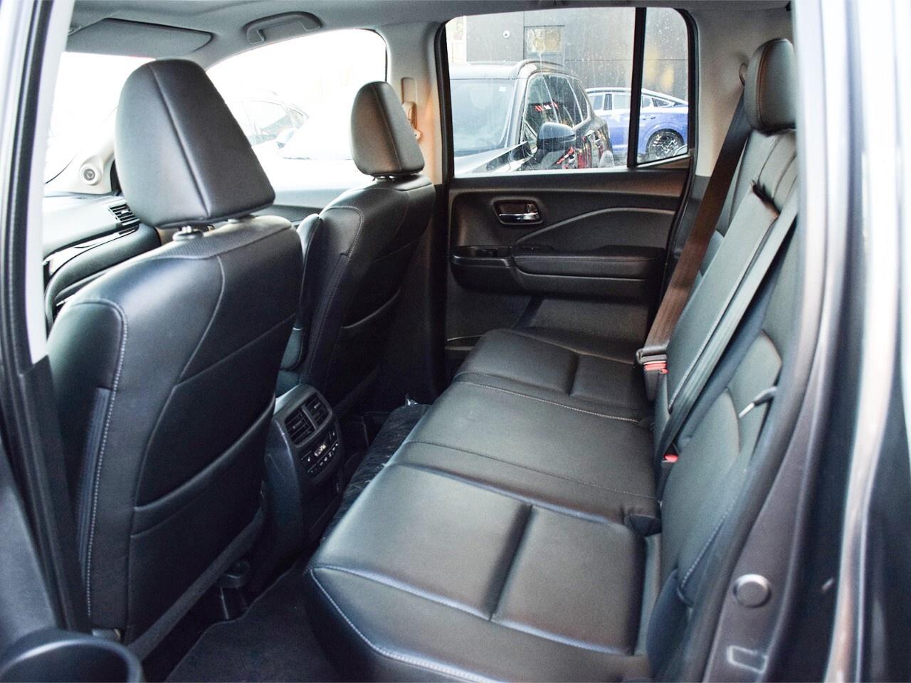 2018 Honda Ridgeline TOURING, HEATED AND COOLED SEATS, TONNEAU COVER Photo