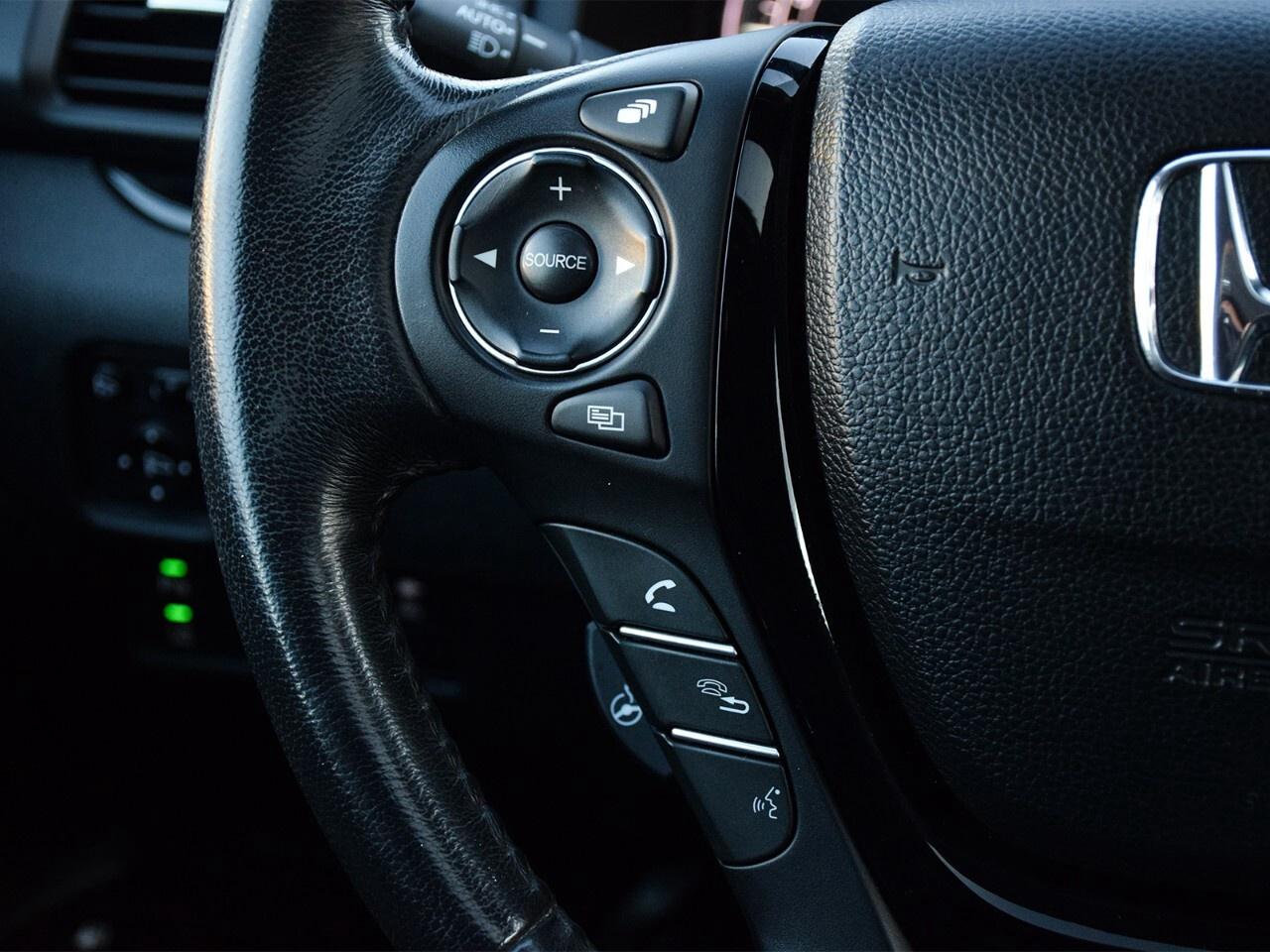 2018 Honda Ridgeline TOURING, HEATED AND COOLED SEATS, TONNEAU COVER Photo