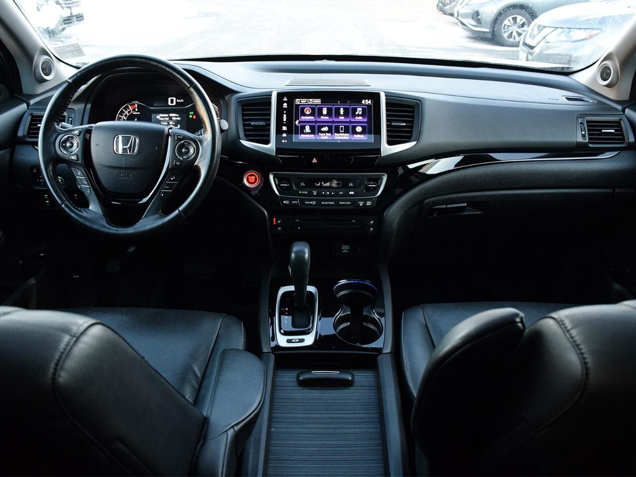 2018 Honda Ridgeline TOURING, HEATED AND COOLED SEATS, TONNEAU COVER Photo