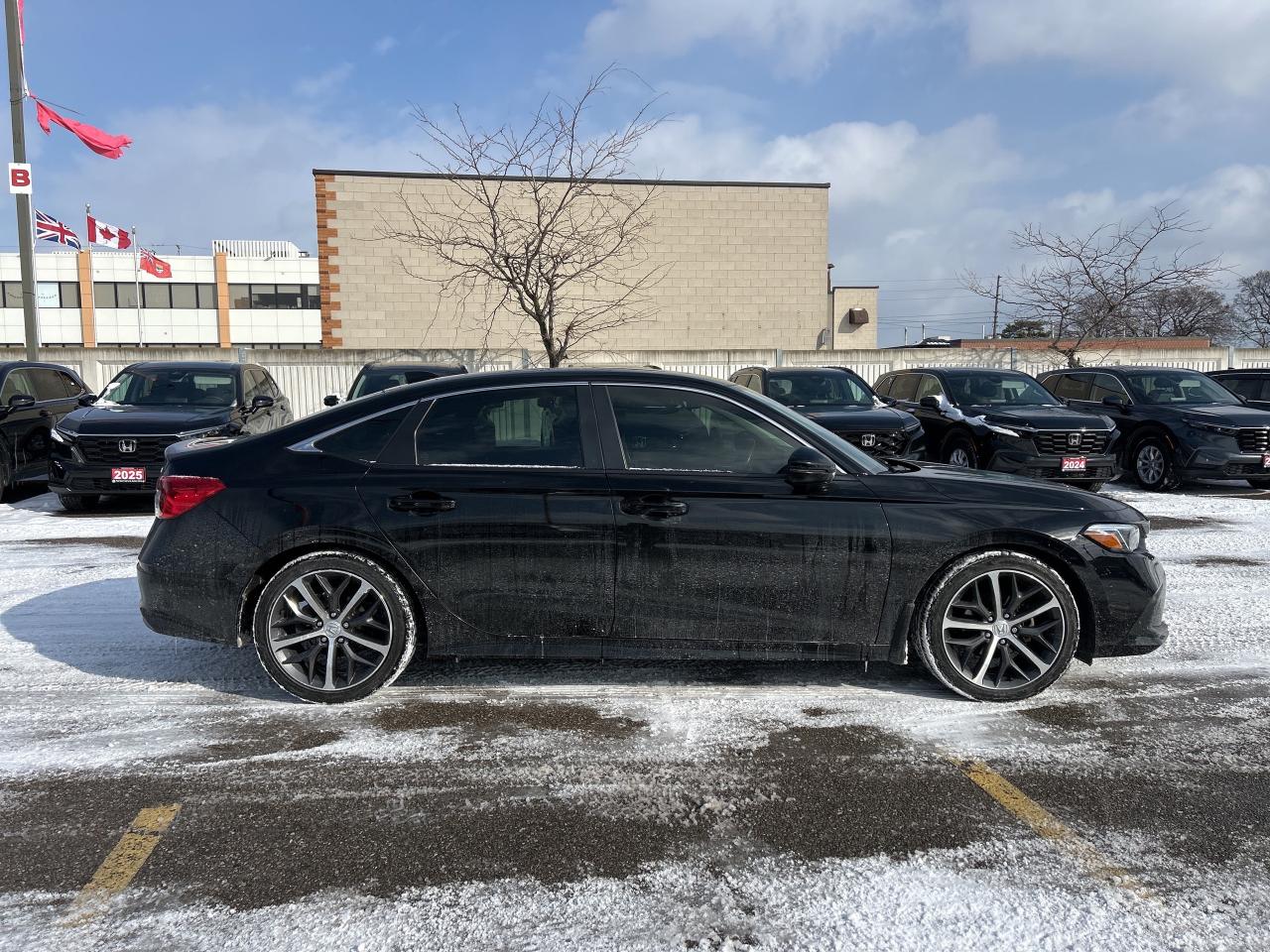 2022 Honda Civic Sedan Touring Leather  Navigation  Sunroof  CarPlay Photo