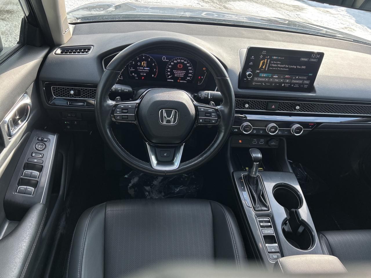 2022 Honda Civic Sedan Touring Leather  Navigation  Sunroof  CarPlay Photo